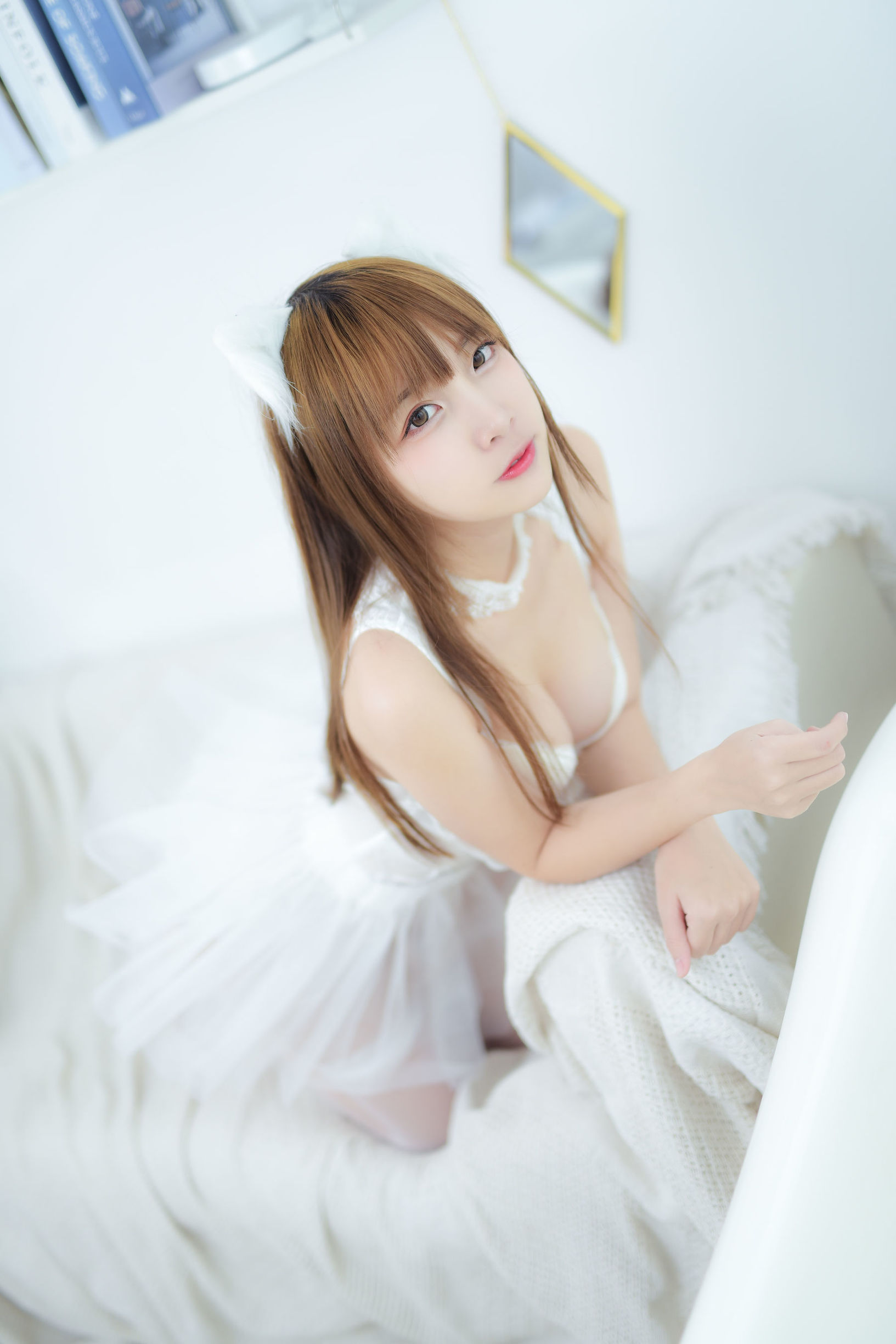 คนดังคอสเพลย์เยอร์ เอ๋อจั่ว นิซะ สัตว์เลี้ยงสาว ชุดแต่งงานสีขาวส่วนตัว