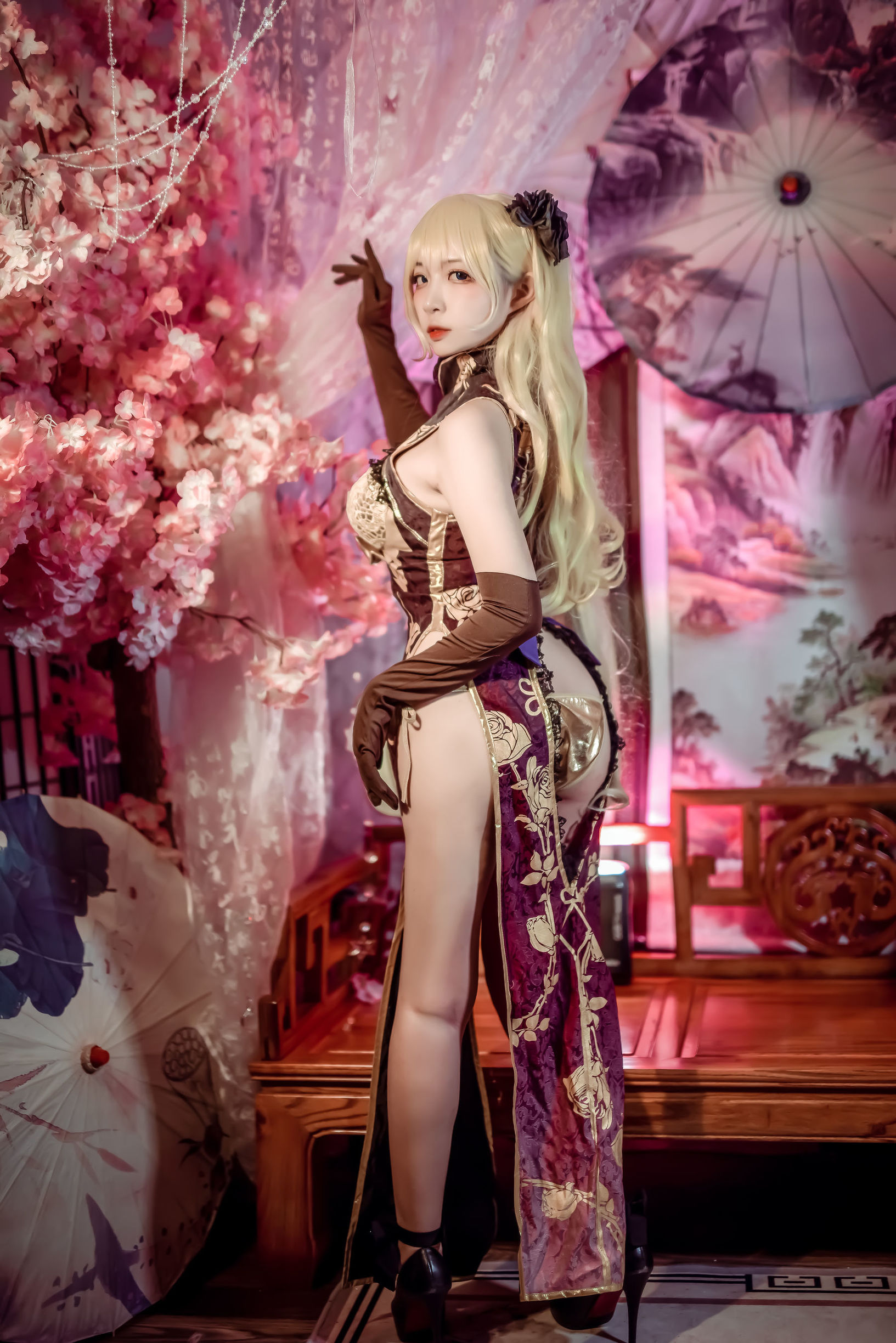 คน气Coser二佐Nisa 金莲 เป็น "ความนิยม Coser เอ้อร์จฺว่อนิซา จินเลี่ยน" แต่เนื่องจากเป็นชื่อเฉพาะบางส่วน จึงแปลเป็น: ความนิยม Coser เอ้อร์จฺว่อนิซา จินเลี่ยน