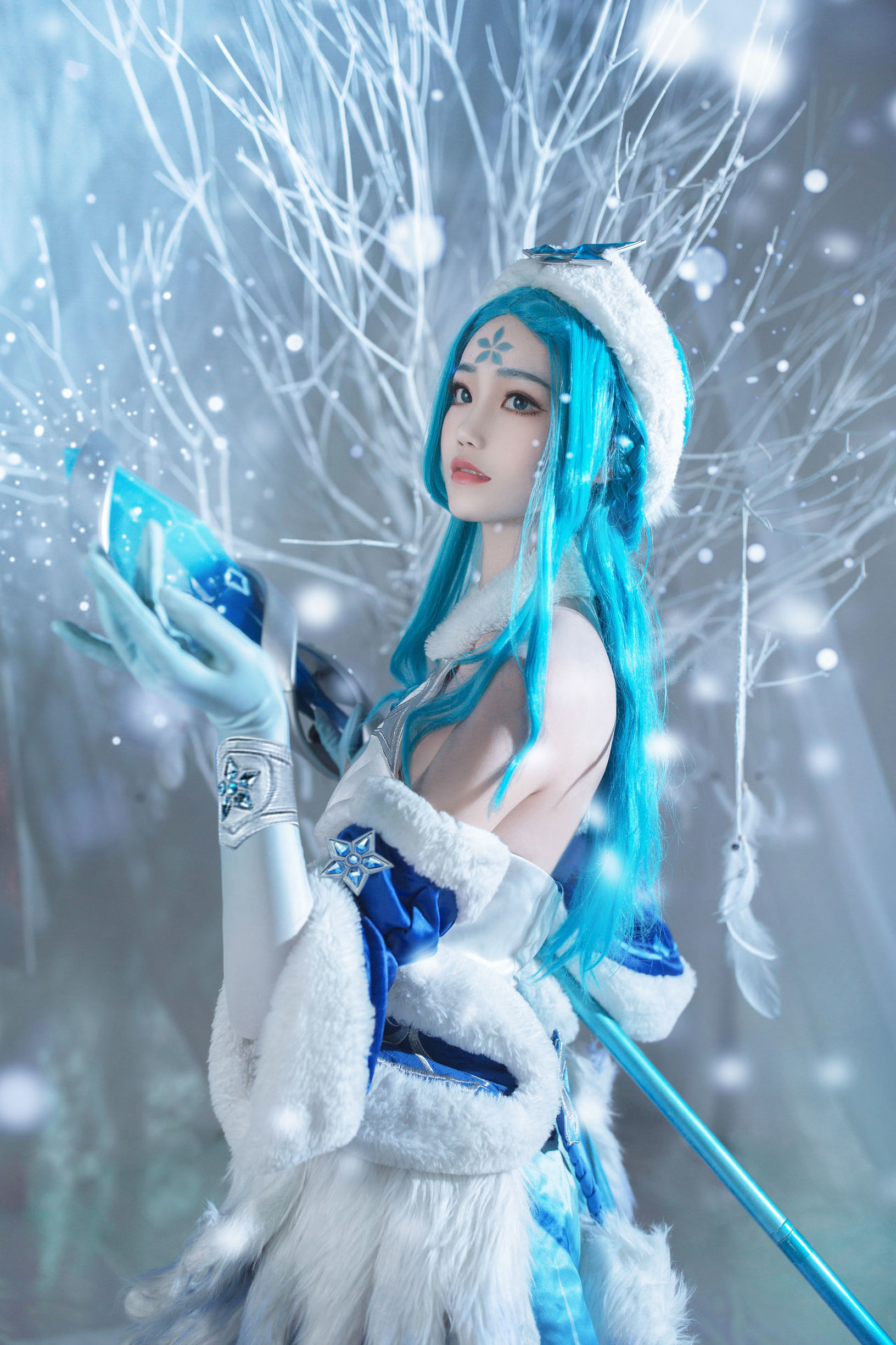 Popular cosplayer Qi Gu'er Miki from Honor of Kings as Wang Zhaojun