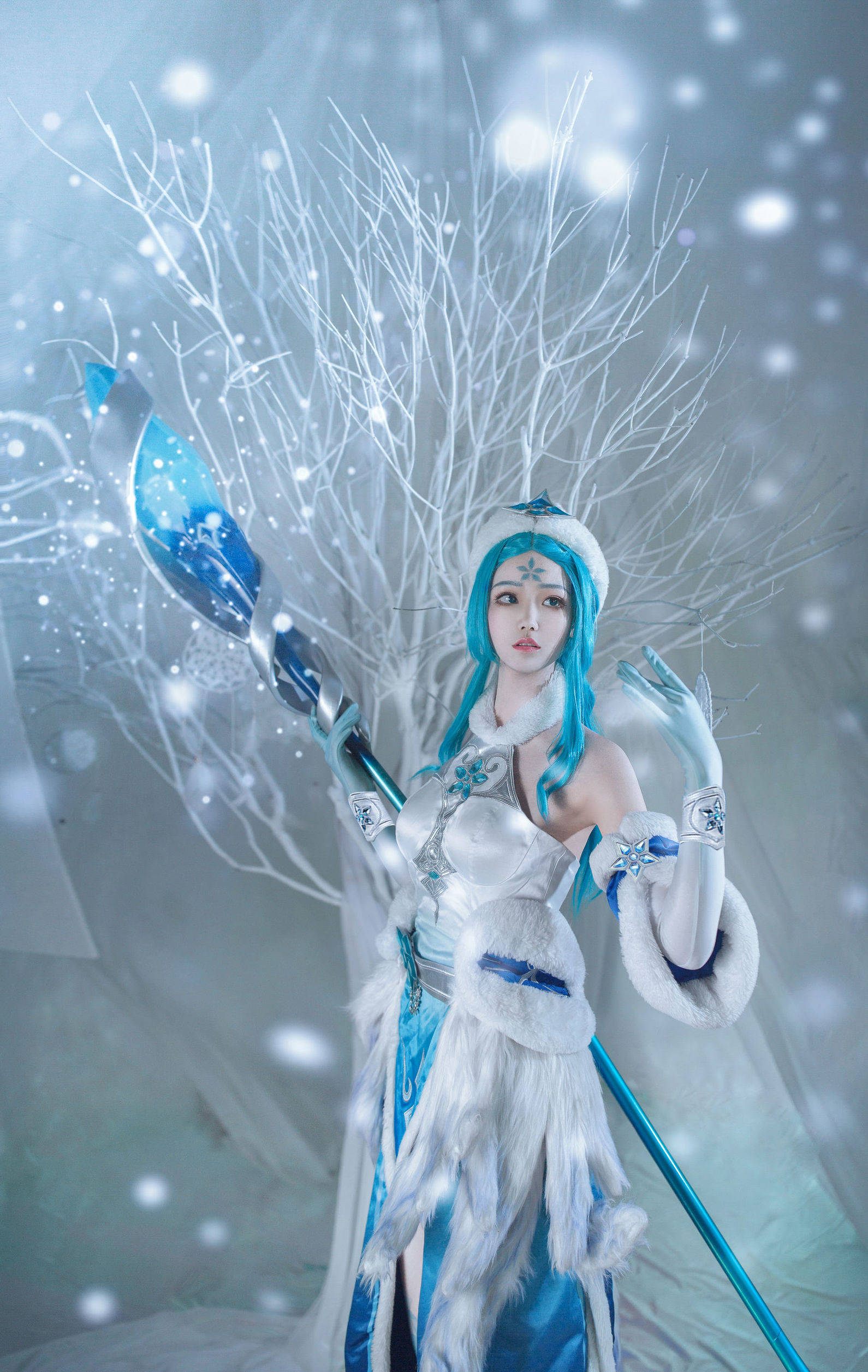 Popular cosplayer Qi Gu'er Miki from Honor of Kings as Wang Zhaojun