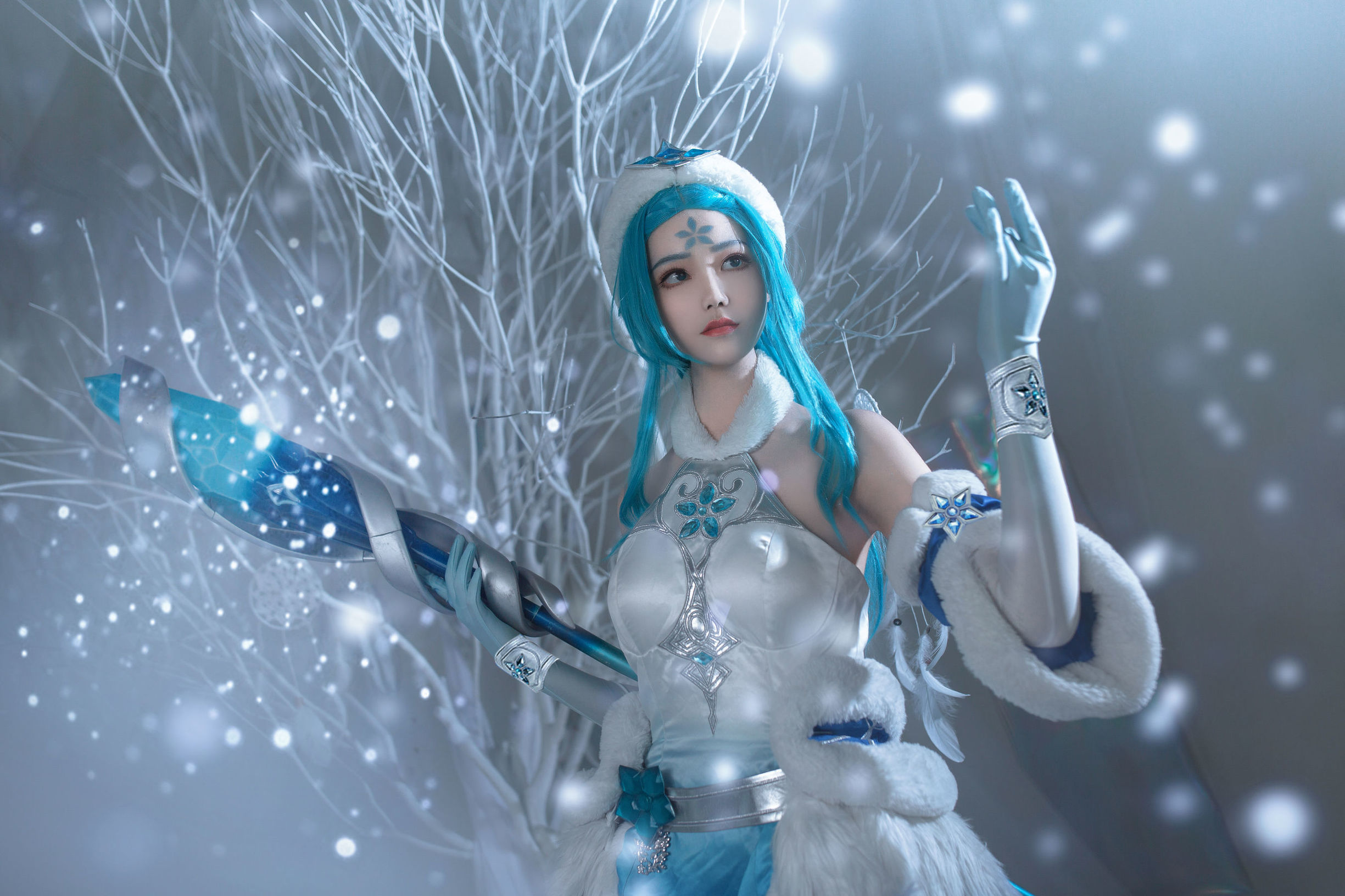 Popular cosplayer Qi Gu'er Miki from Honor of Kings as Wang Zhaojun