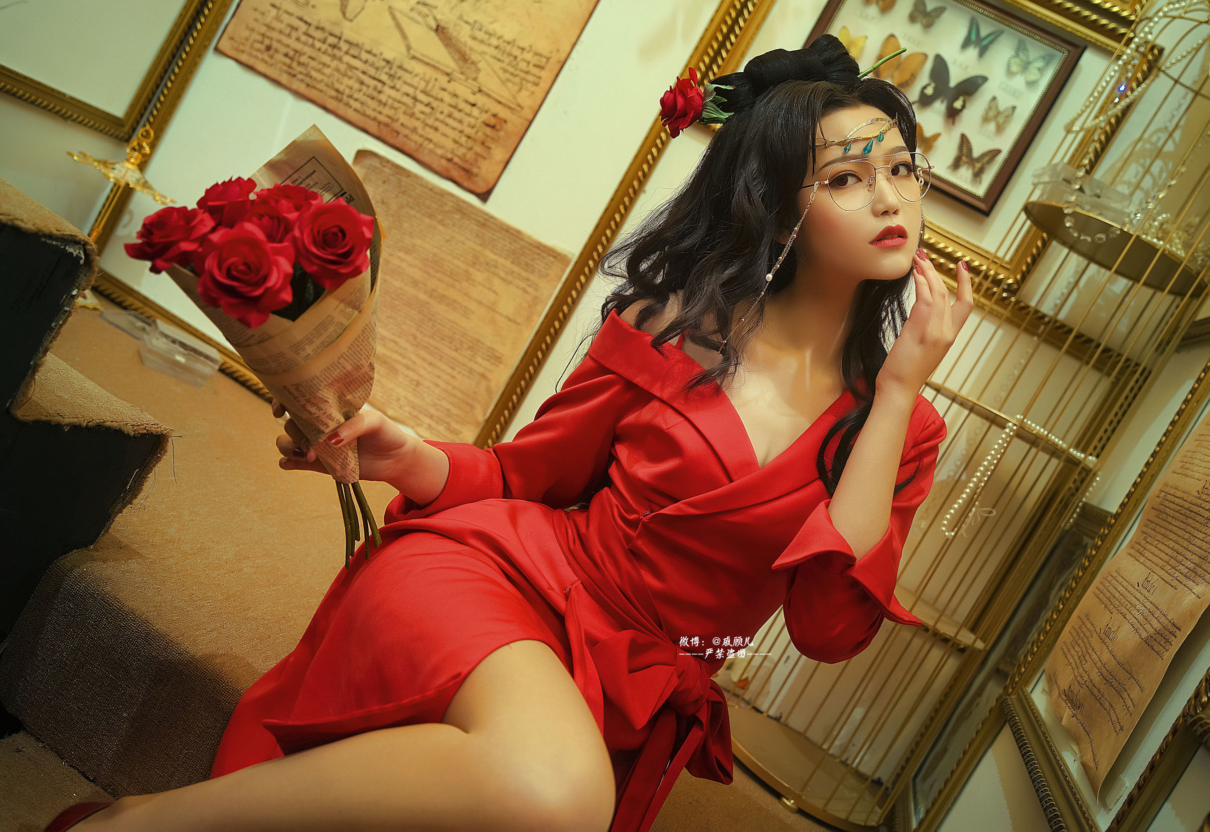 Popular cosplayer Qi Gu'er MIKI from Honor of Kings as Diao Chan and Gongsun Li.