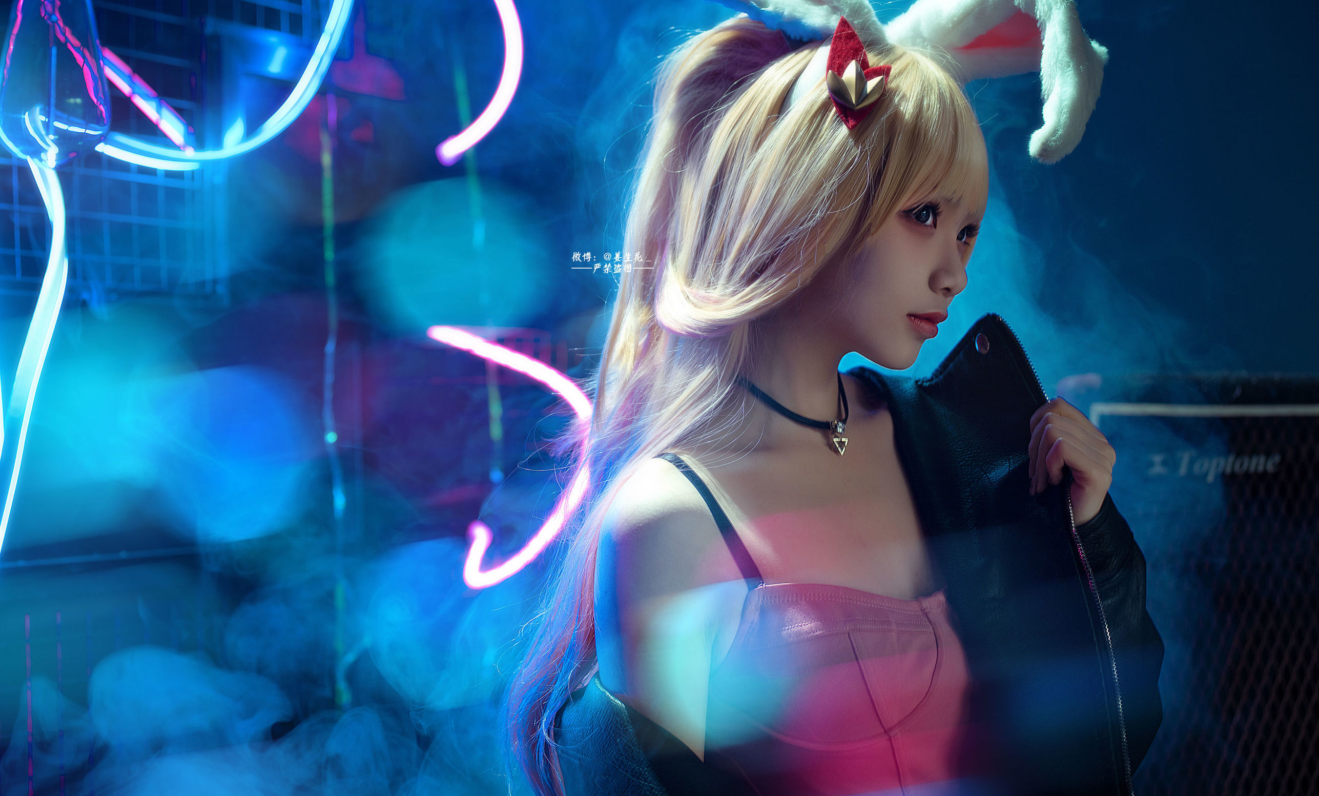 Popular cosplayer Qi Gu'er MIKI from Honor of Kings as Diao Chan and Gongsun Li.