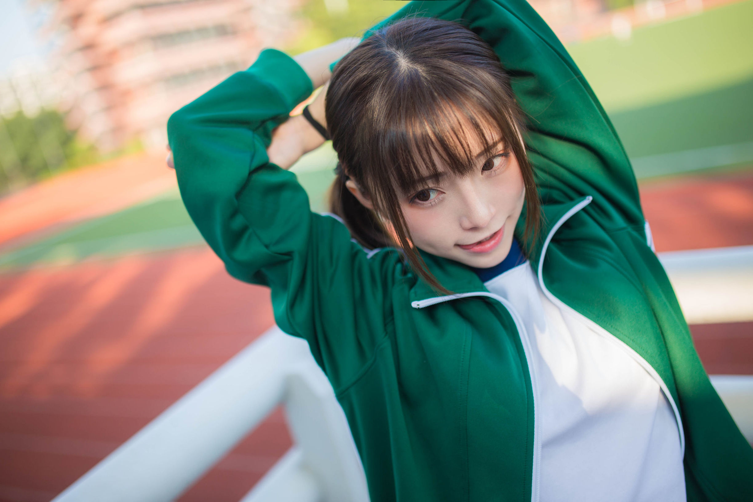动漫博主Kitaro_绮太郎 绿色运动服女孩