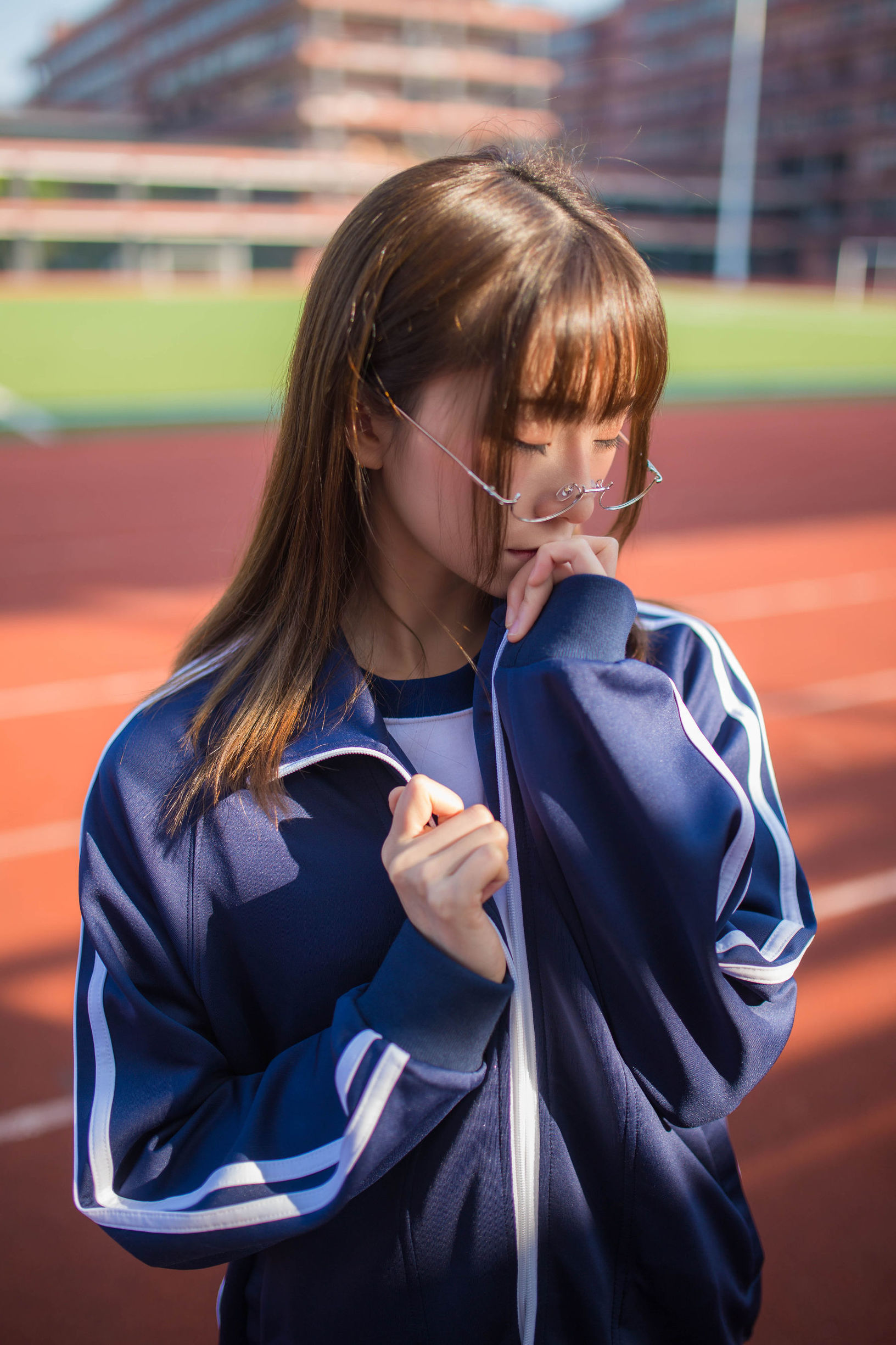 动漫博主Kitaro_绮太郎 蓝色运动服女孩
