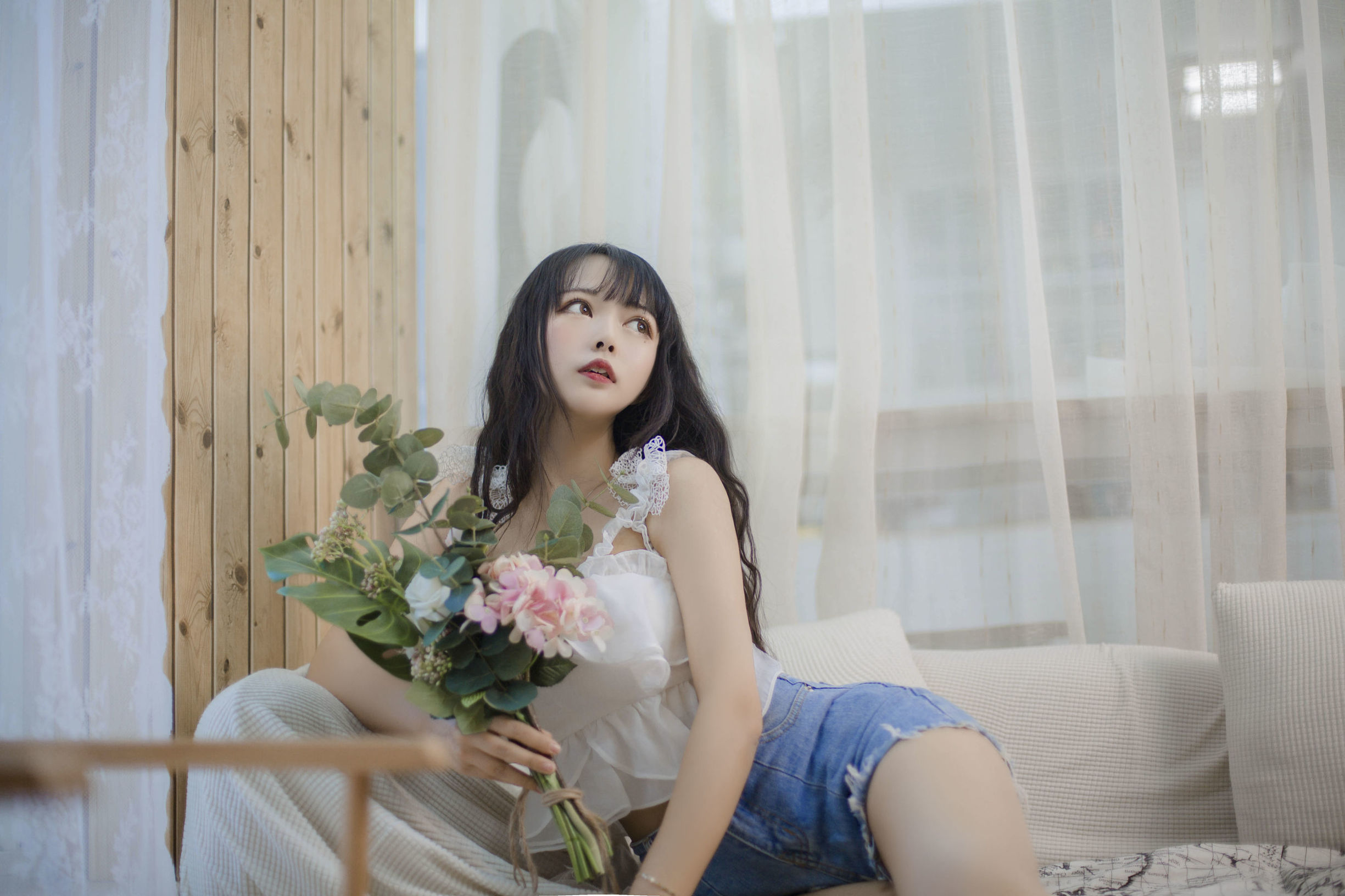 Đại Nhãn Mông Muội Hắc Miêu Miêu OvO phòng khách