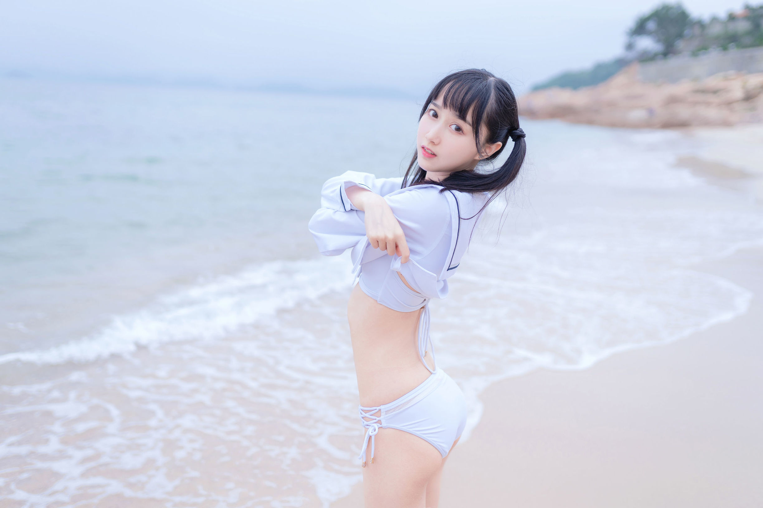 萌系小姐姐木绵绵OwO 海边白色比基尼