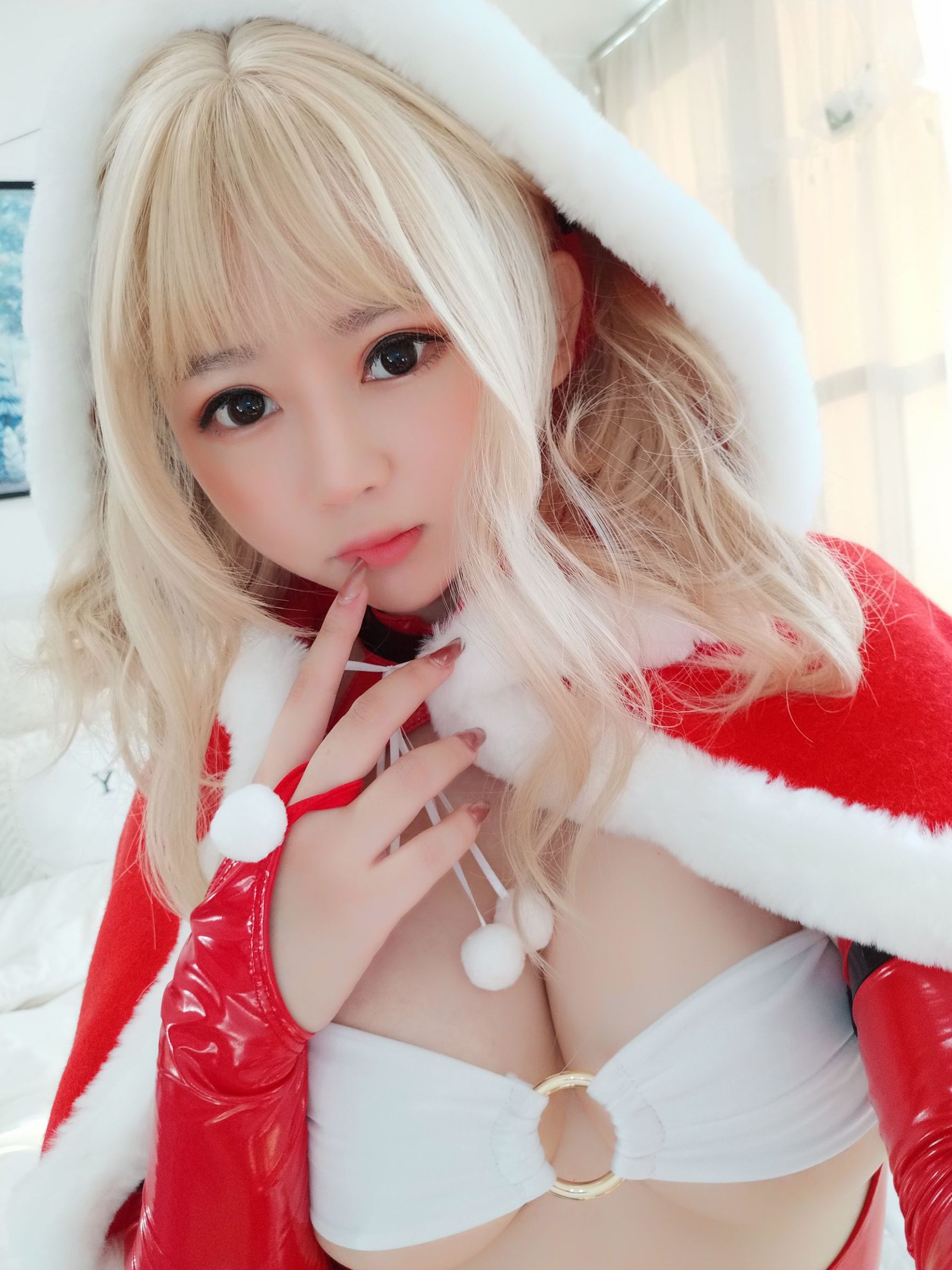 蜜桃少女是依酱呀 雪夜锦礼