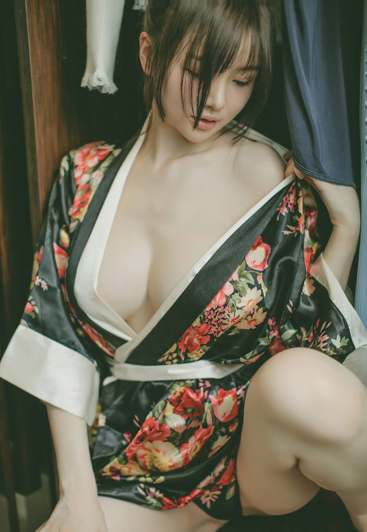 糯美子のセクシーな和服は極品で、白くて柔らかい大胸を裸で誘惑する