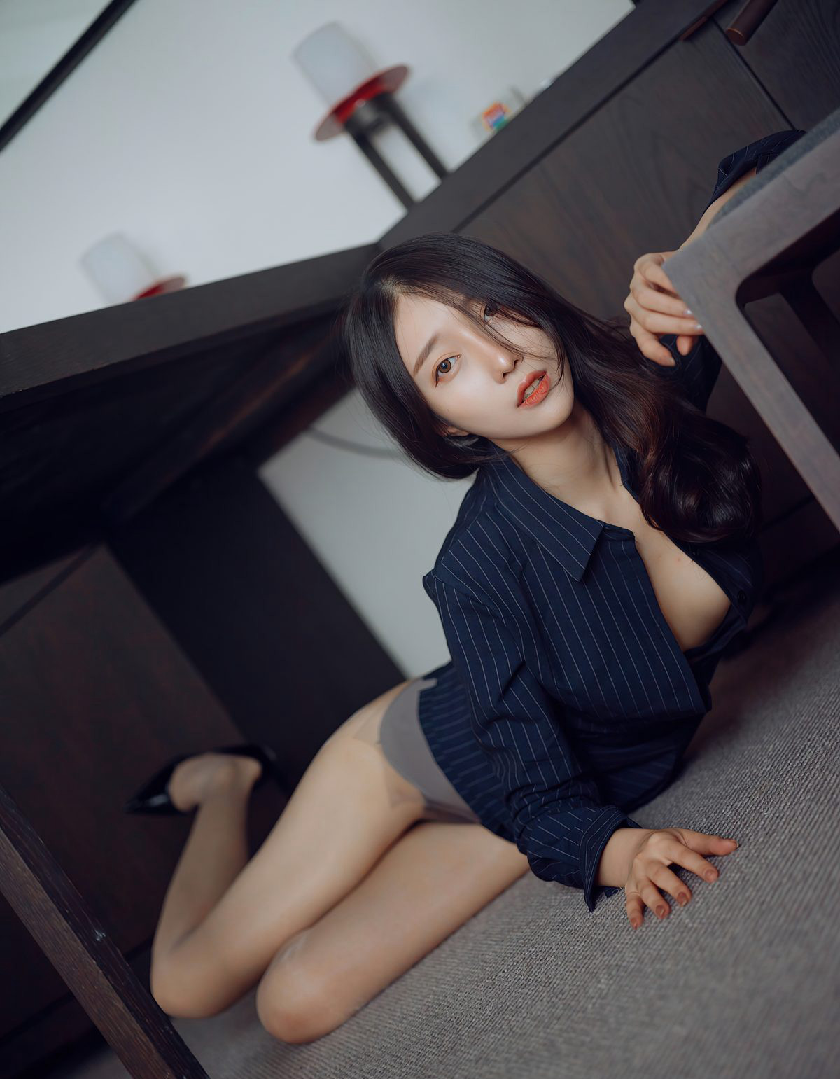 เยว่อร์ เยว่ ไม่อ้วนมาก สาวสวยเซ็กซี่ ขาเซ็กซี่ ถุงน่องเนื้อ ส้นสูง หน้าอกอุดมสมบูรณ์ ท่าทางเย้ายวน