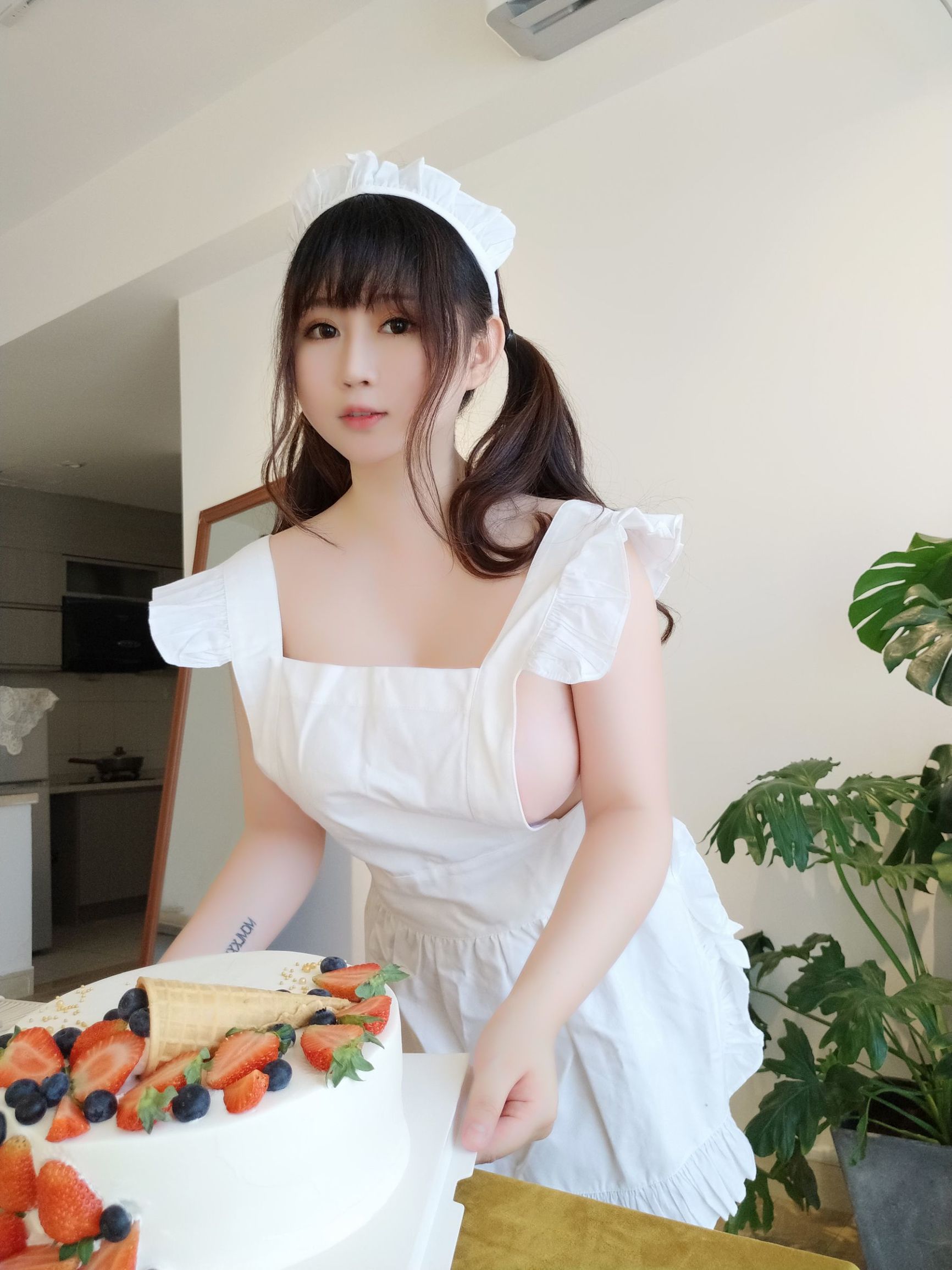 [Cosplay写真] 蜜桃少女是依酱呀 - 小厨娘