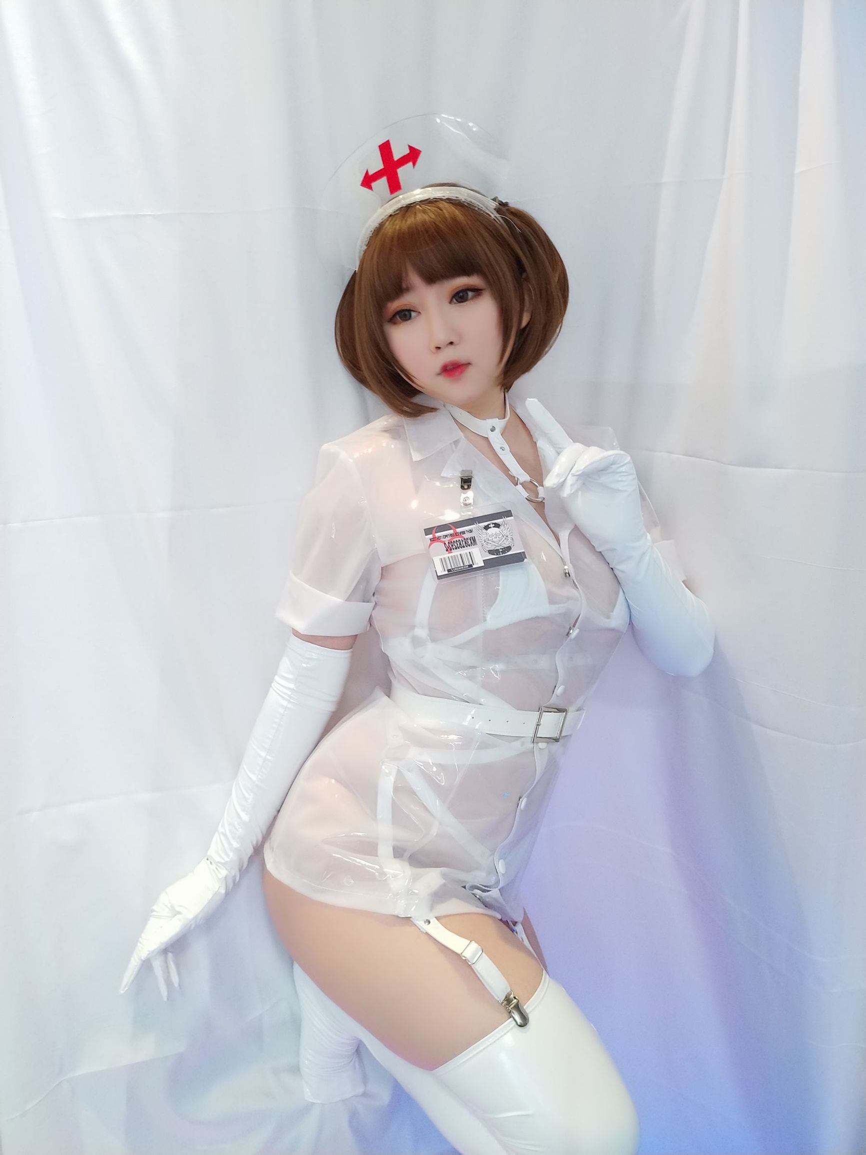 [Cosplay写真] 蜜桃少女是依酱呀 - 专属护士