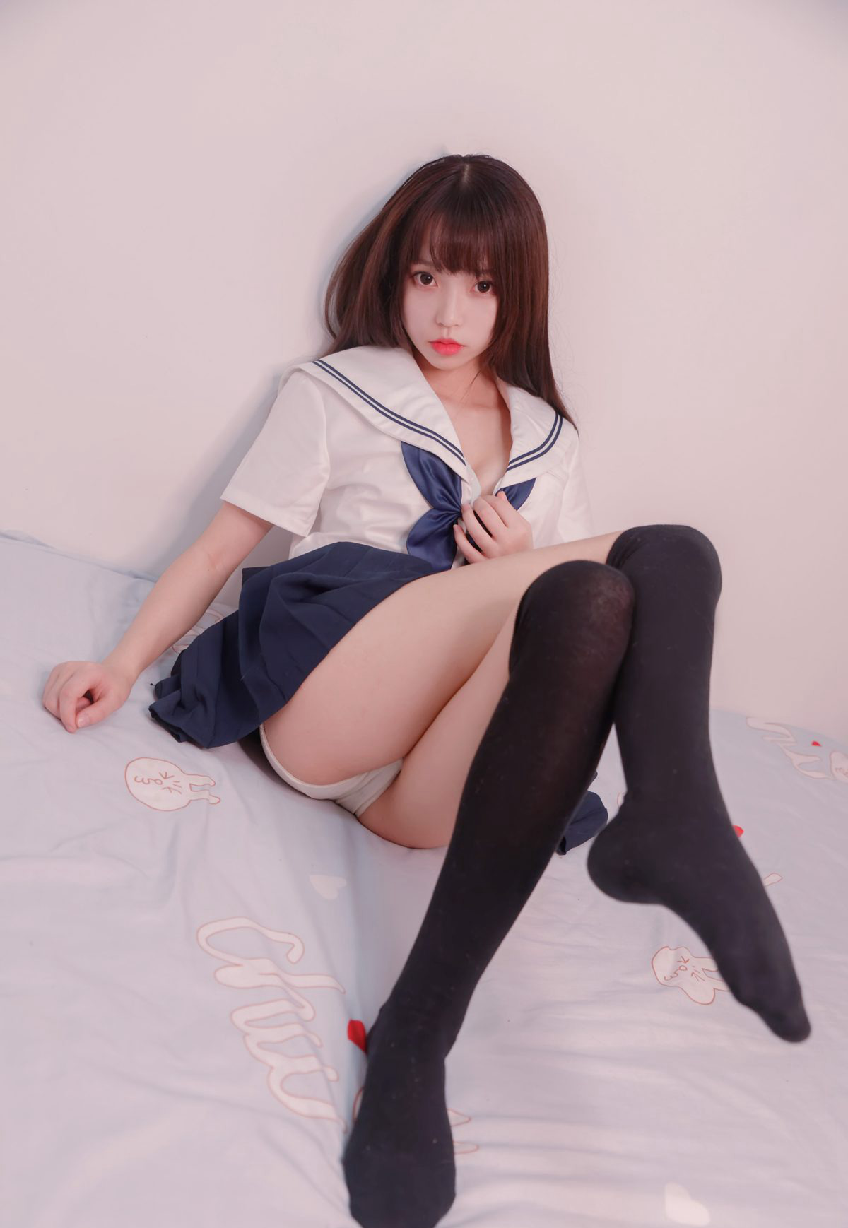 백이자인 교주 JK 제복 유혹 섹시 흑실 유혹 코스프레 음란한 그림