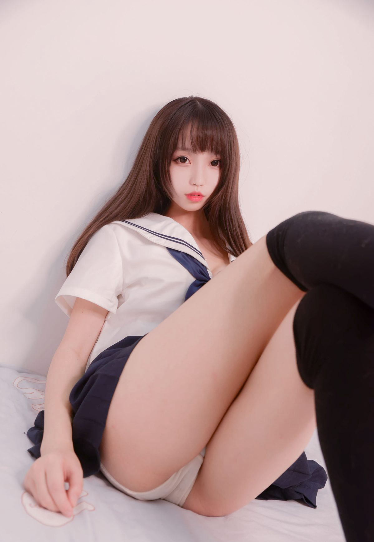 백이자인 교주 JK 제복 유혹 섹시 흑실 유혹 코스프레 음란한 그림