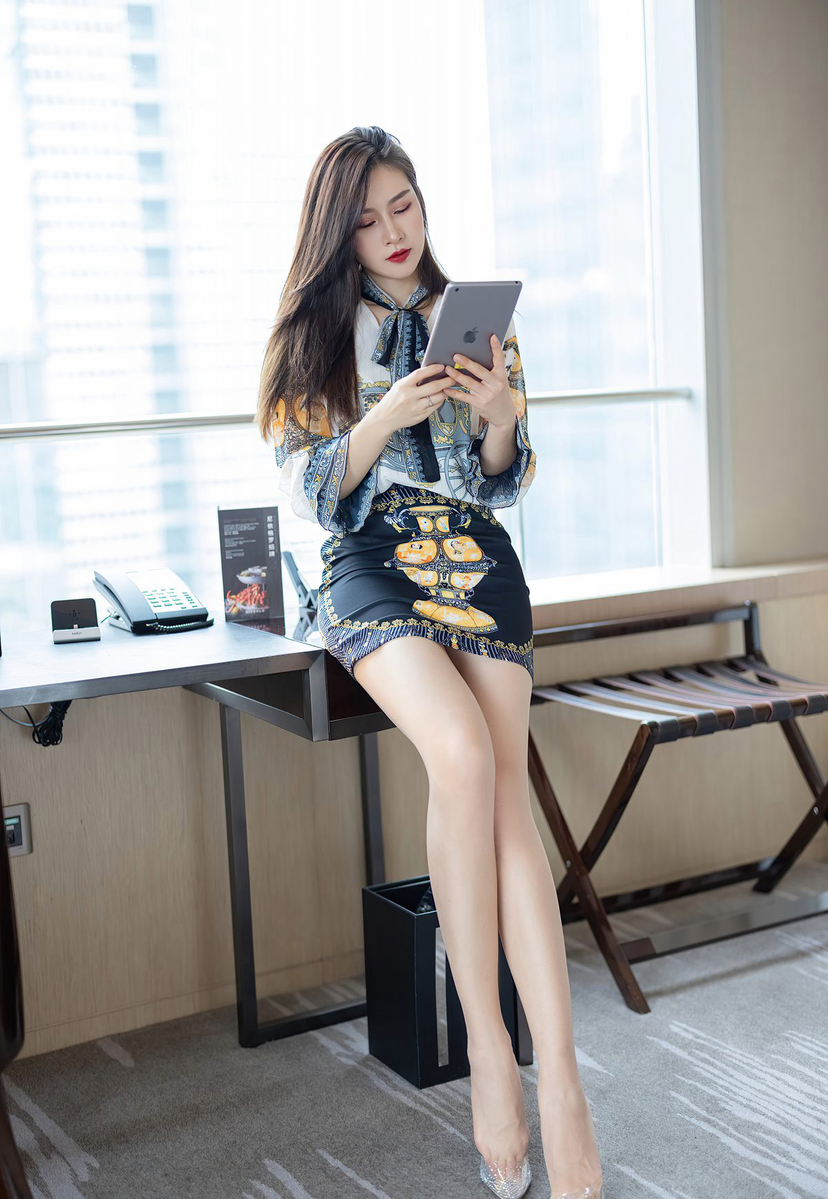 爱蜜社女神Vanessa2021肉色丝袜美腿性感内衣诱惑白嫩身材