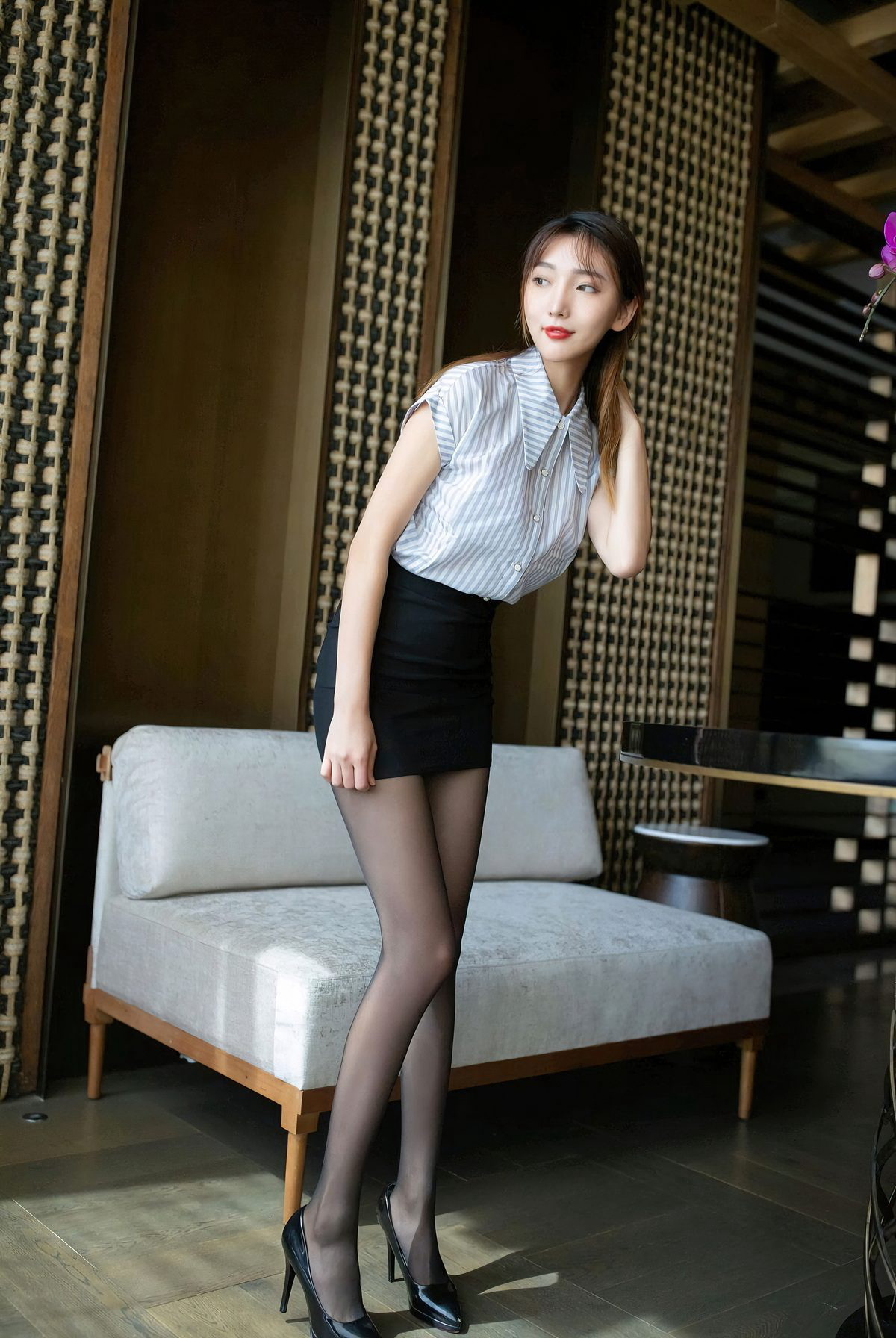 비서 루현현 2021 섹시 제복 유혹 사무실 스타킹 벗는 유혹 하이힐 아름다운 다리
