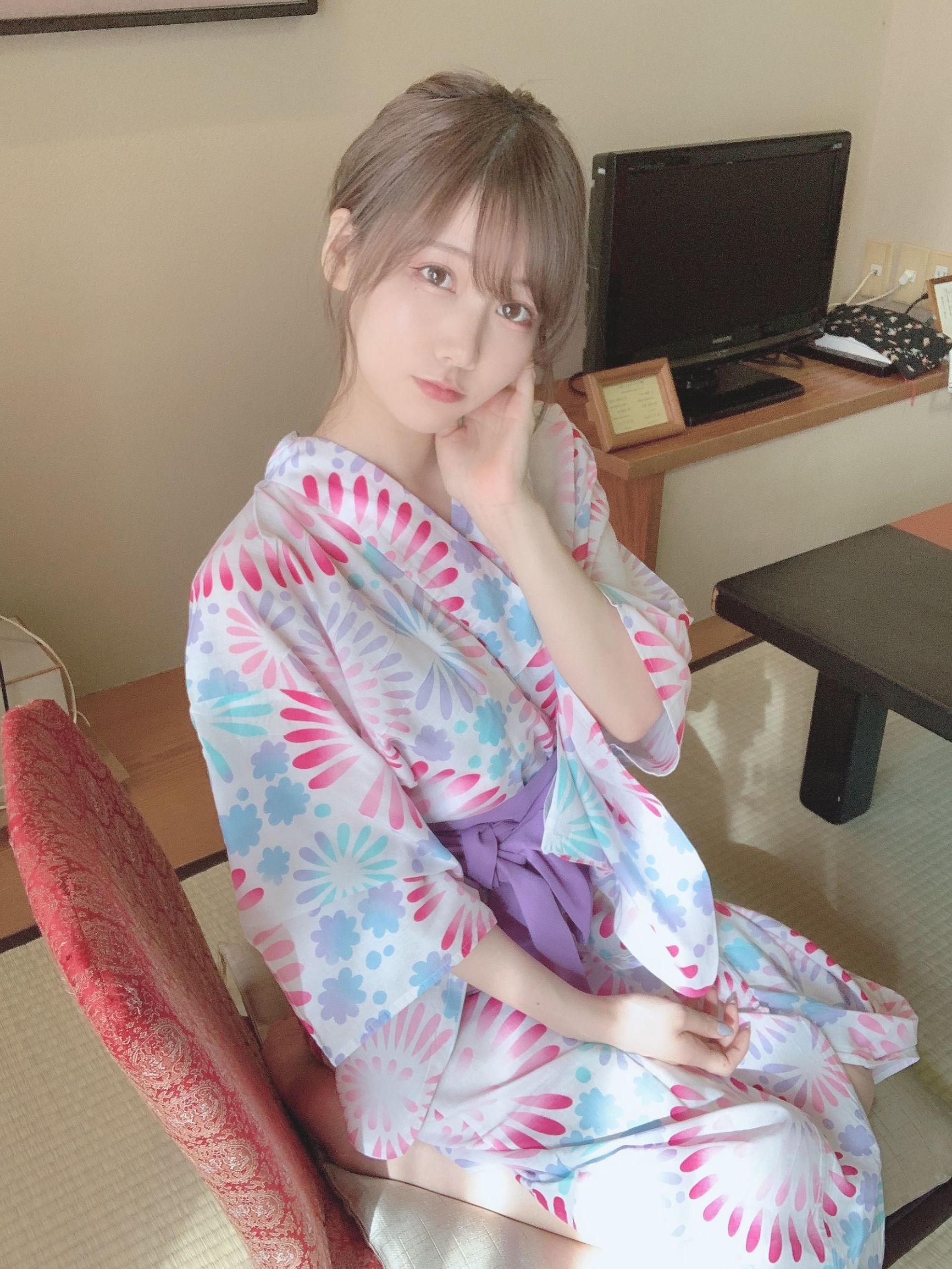 [网红COSER] 日本甜美COSERけんけん[fantia] 2020.06 花火柄浴衣
