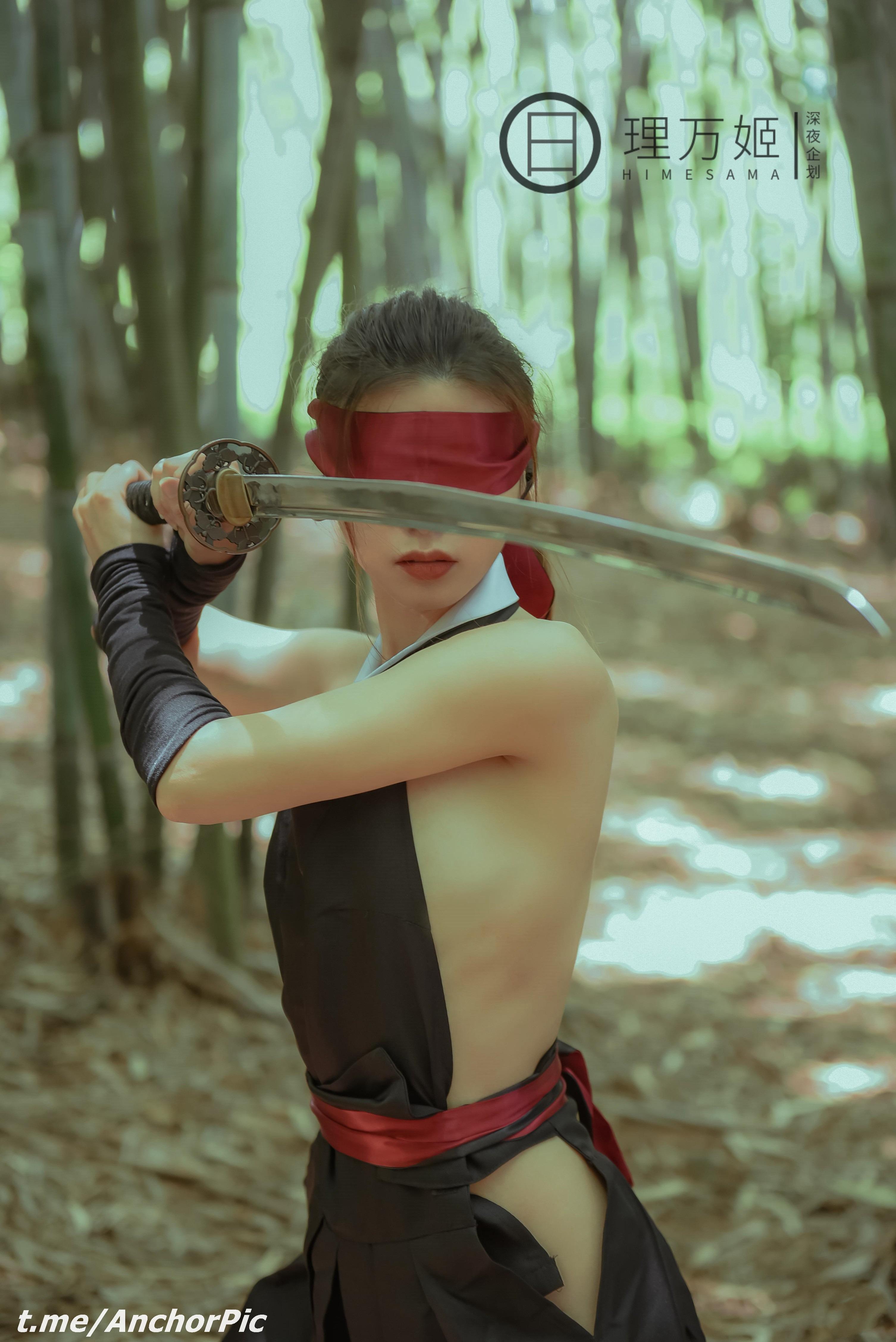 理万姬 - 女武士竹林露出 30P