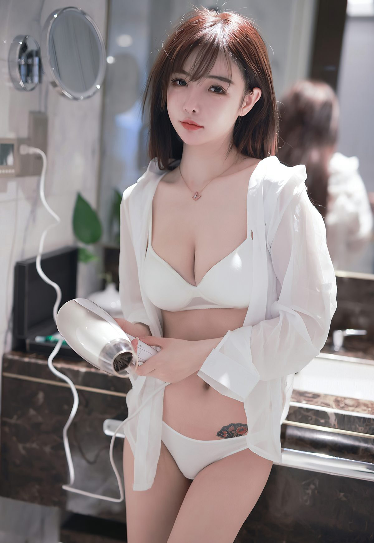 Em gái Nam Sơ gợi cảm với áo sơ mi trắng khoe ngực, phụ nữ đẹp quyến rũ trong nội y sexy.