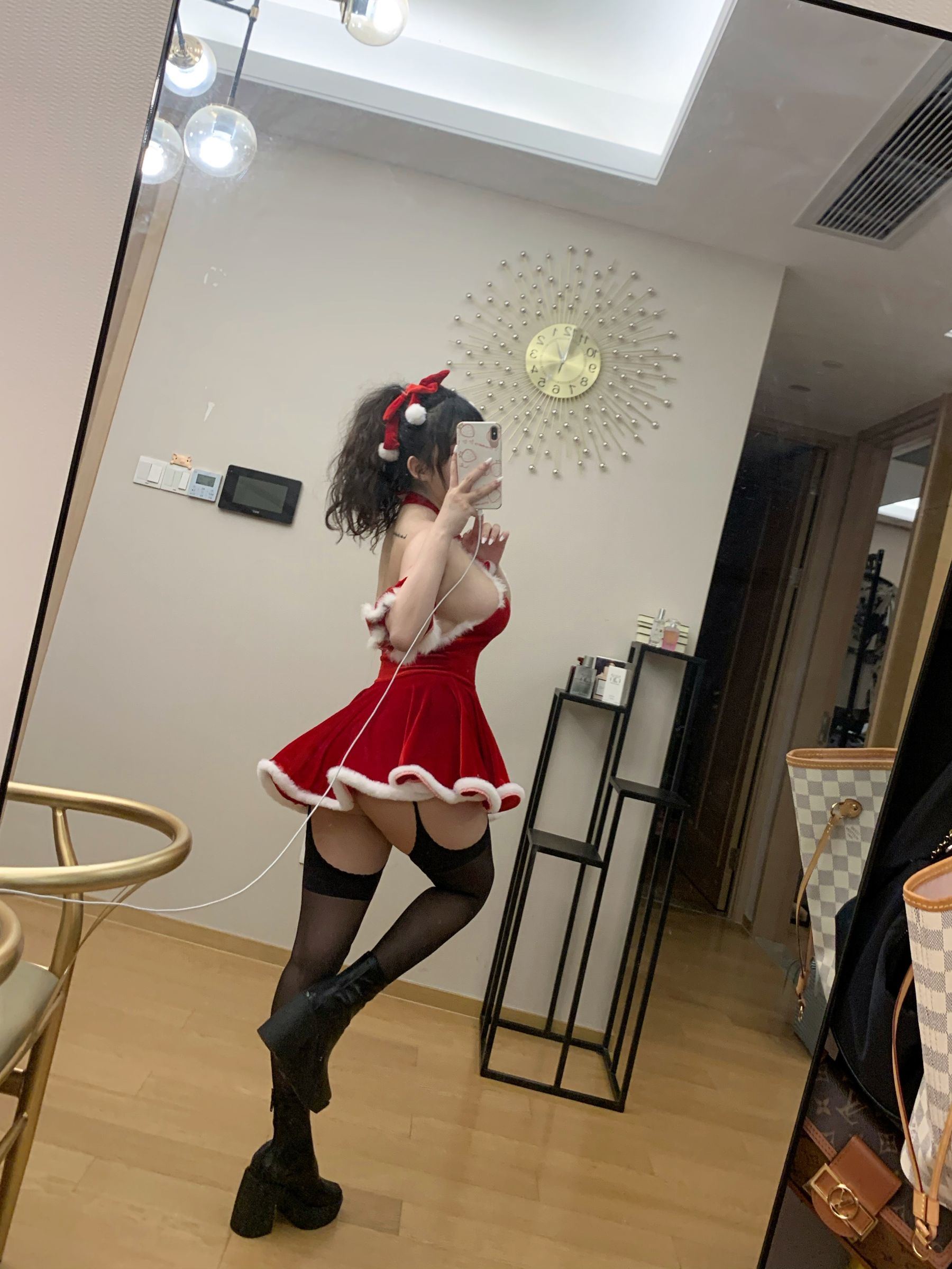 คอสฟู๋ลี่] สาวน้อยลูกพีชคืออี้จางยา - 2020 คริสต์มาสพิเศษ