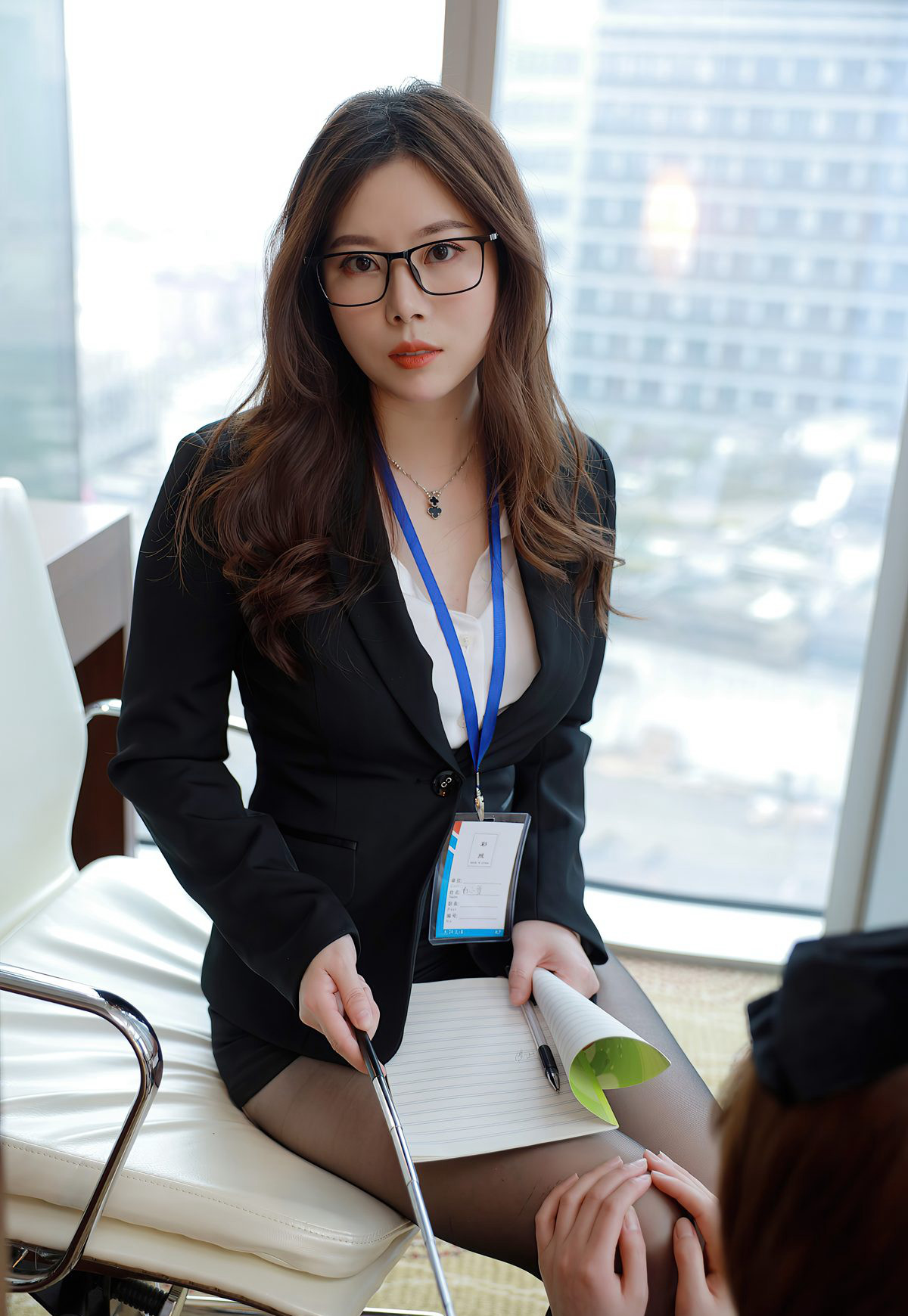 性感制服诱惑美女秘书极品黑丝丰满美腿高跟办公室写真
