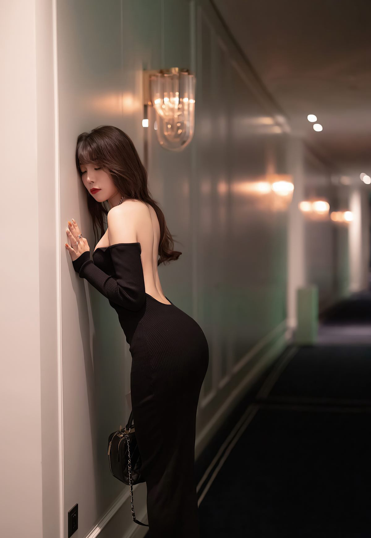 ชิชิ บูตตี้ การล่อลวง ก้นสูงเช้ง เย้ายวน หลังเปลือย เซ็กซี่ ถุงเท้าดำ สุดยอดสาวสวย