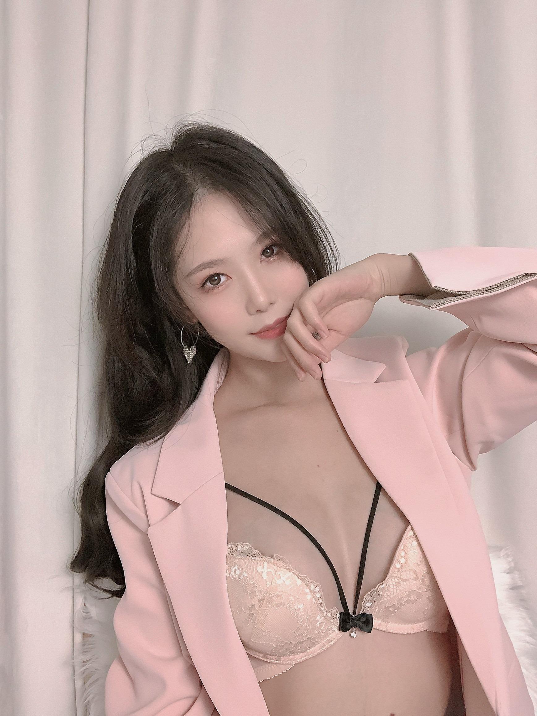 두냥-리세 - 분홍색 양복 [26P