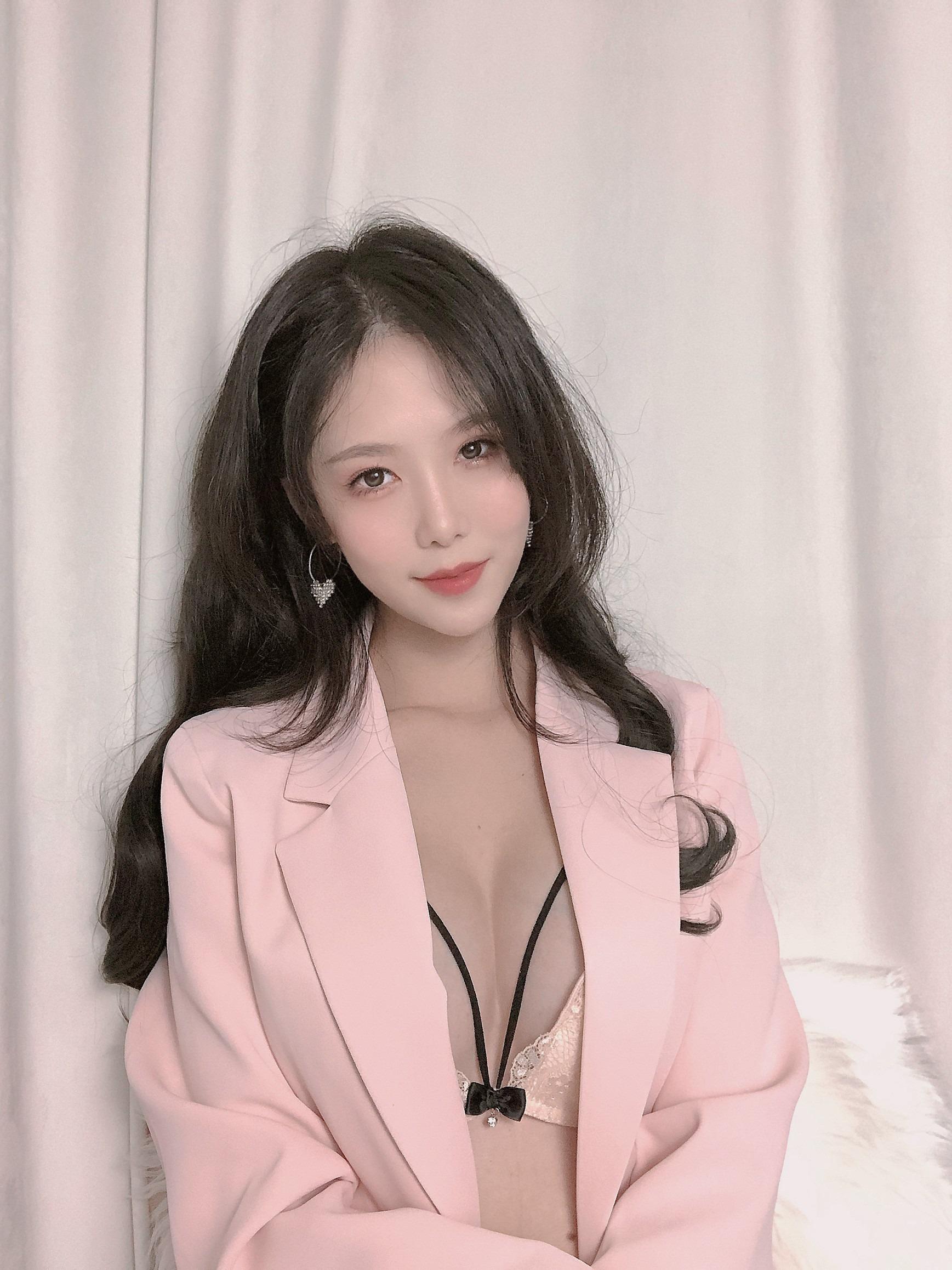 두냥-리세 - 분홍색 양복 [26P