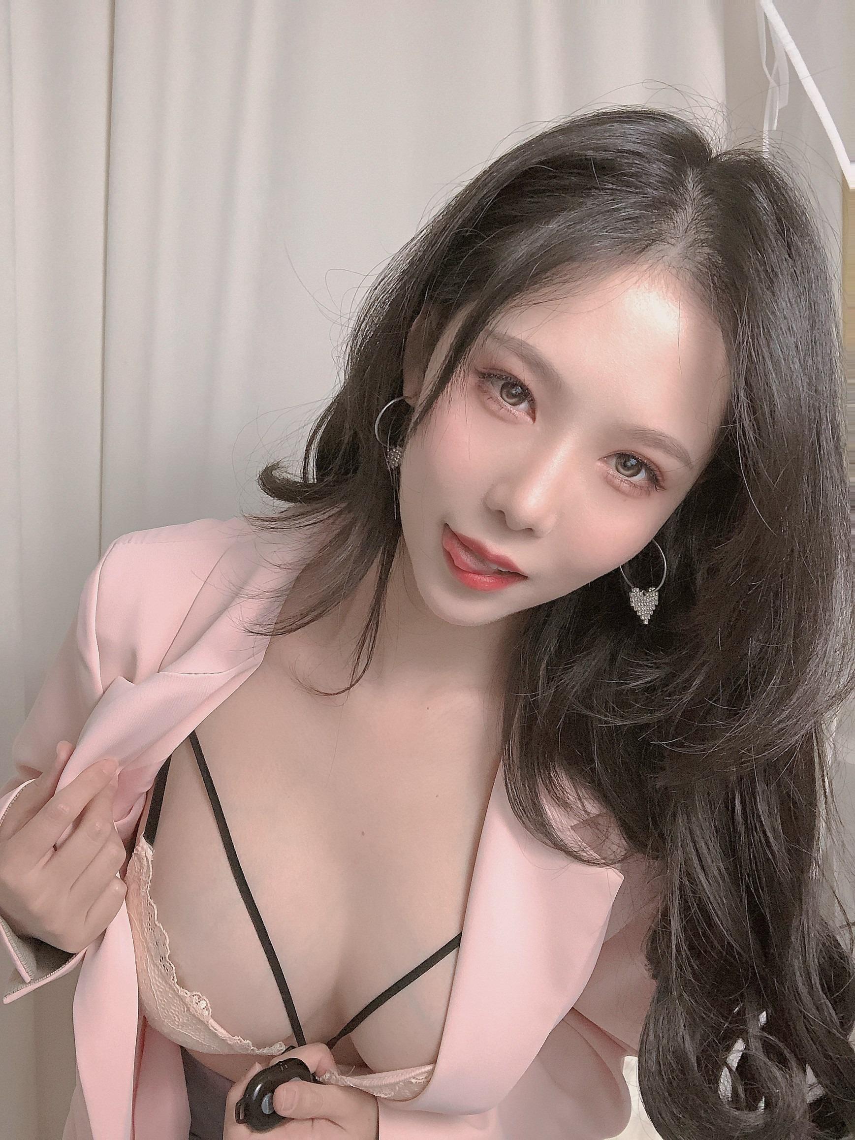 두냥-리세 - 분홍색 양복 [26P