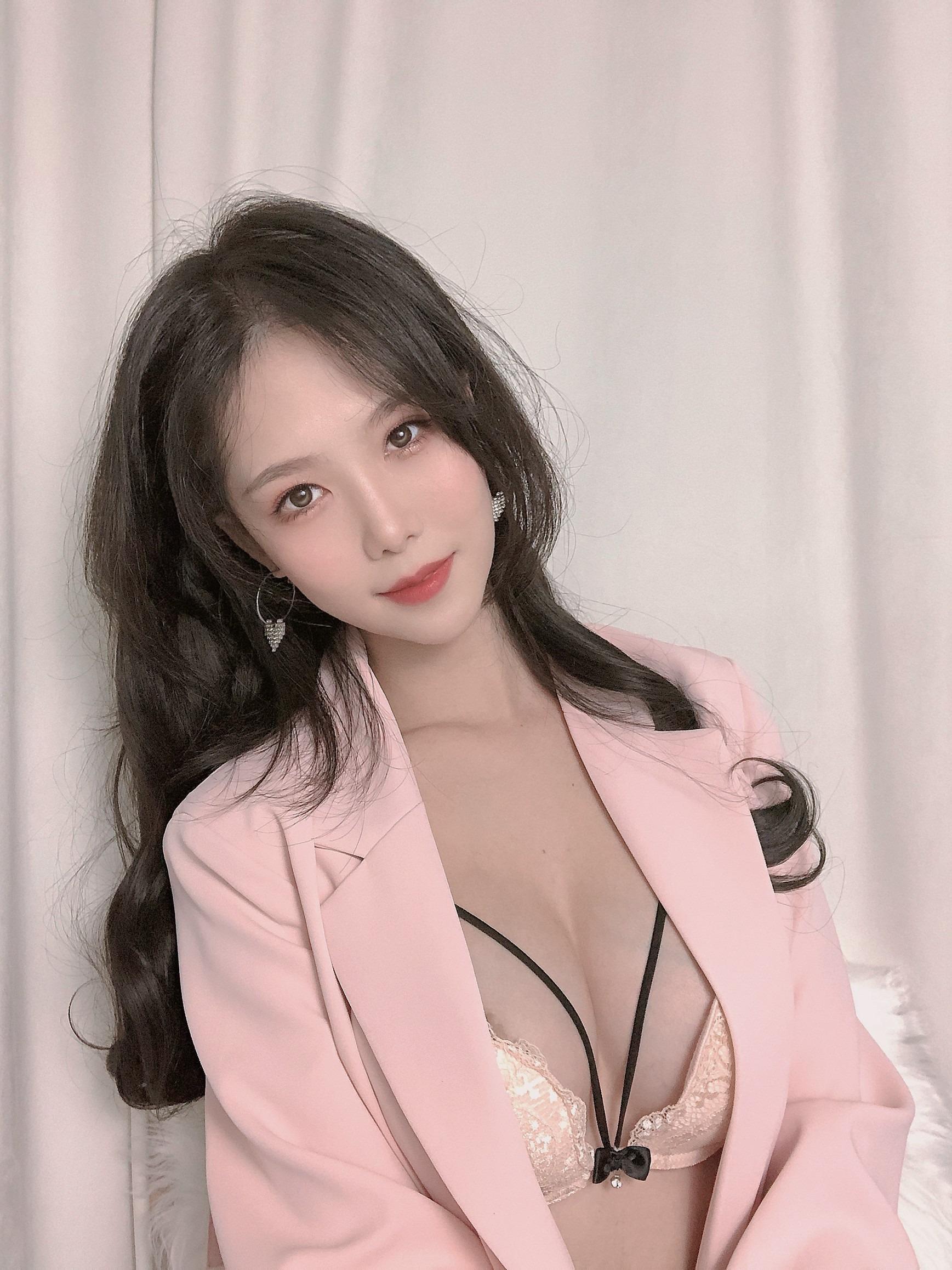두냥-리세 - 분홍색 양복 [26P