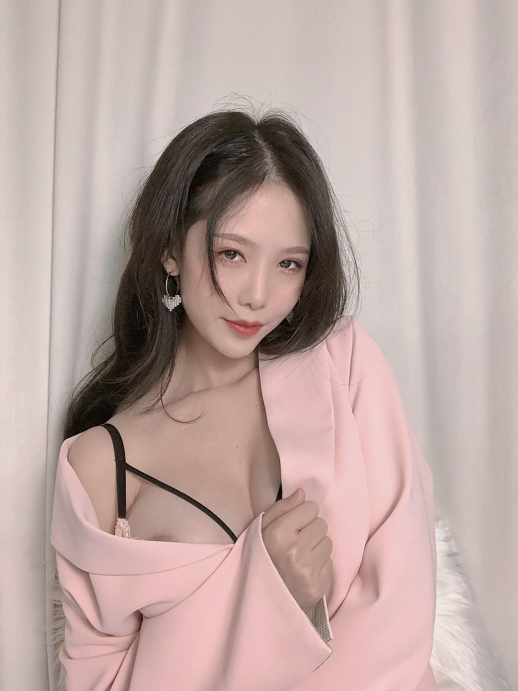 두냥-리세 - 분홍색 양복 [26P
