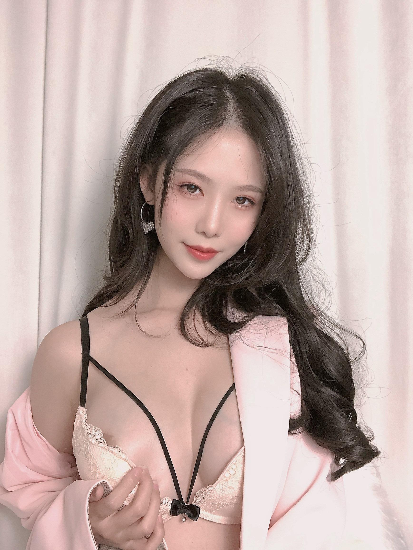 두냥-리세 - 분홍색 양복 [26P