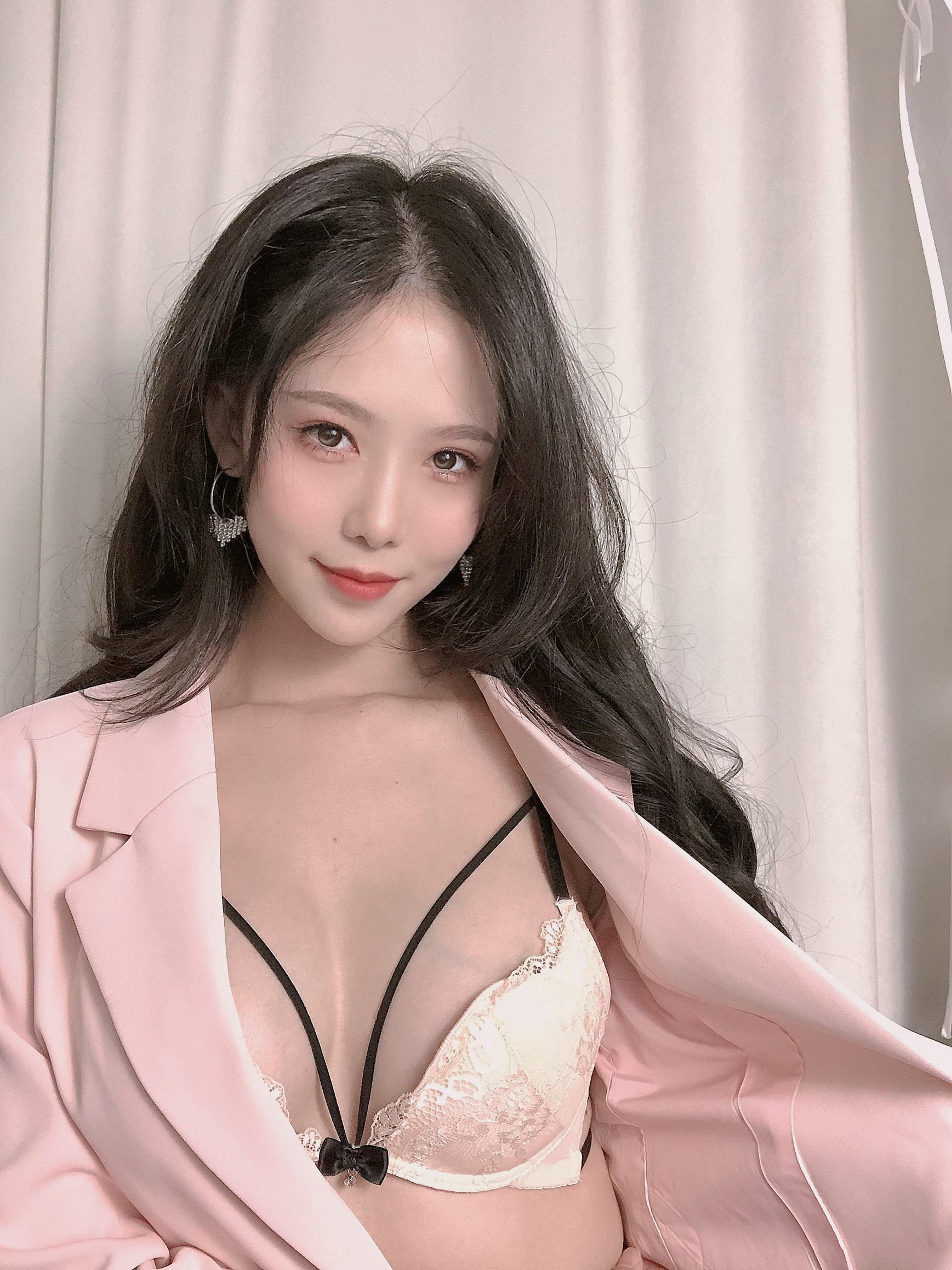 두냥-리세 - 분홍색 양복 [26P