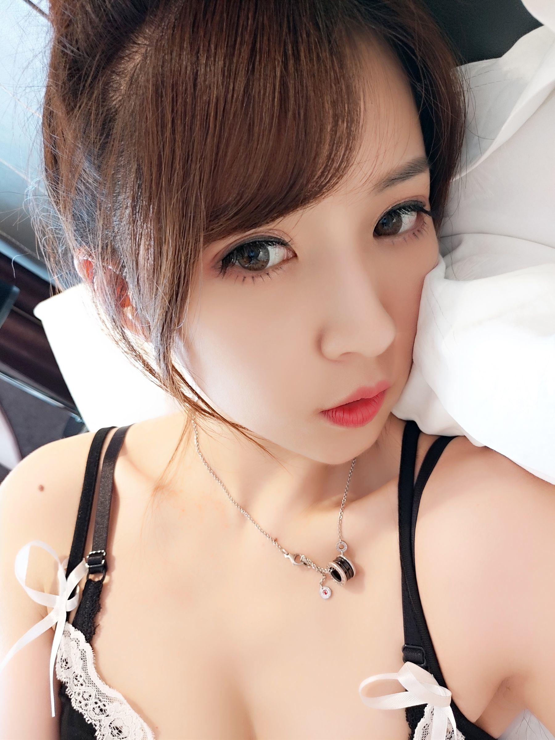 [COS福利] 斗鱼主播小女巫露娜 - 黑色吊带裙