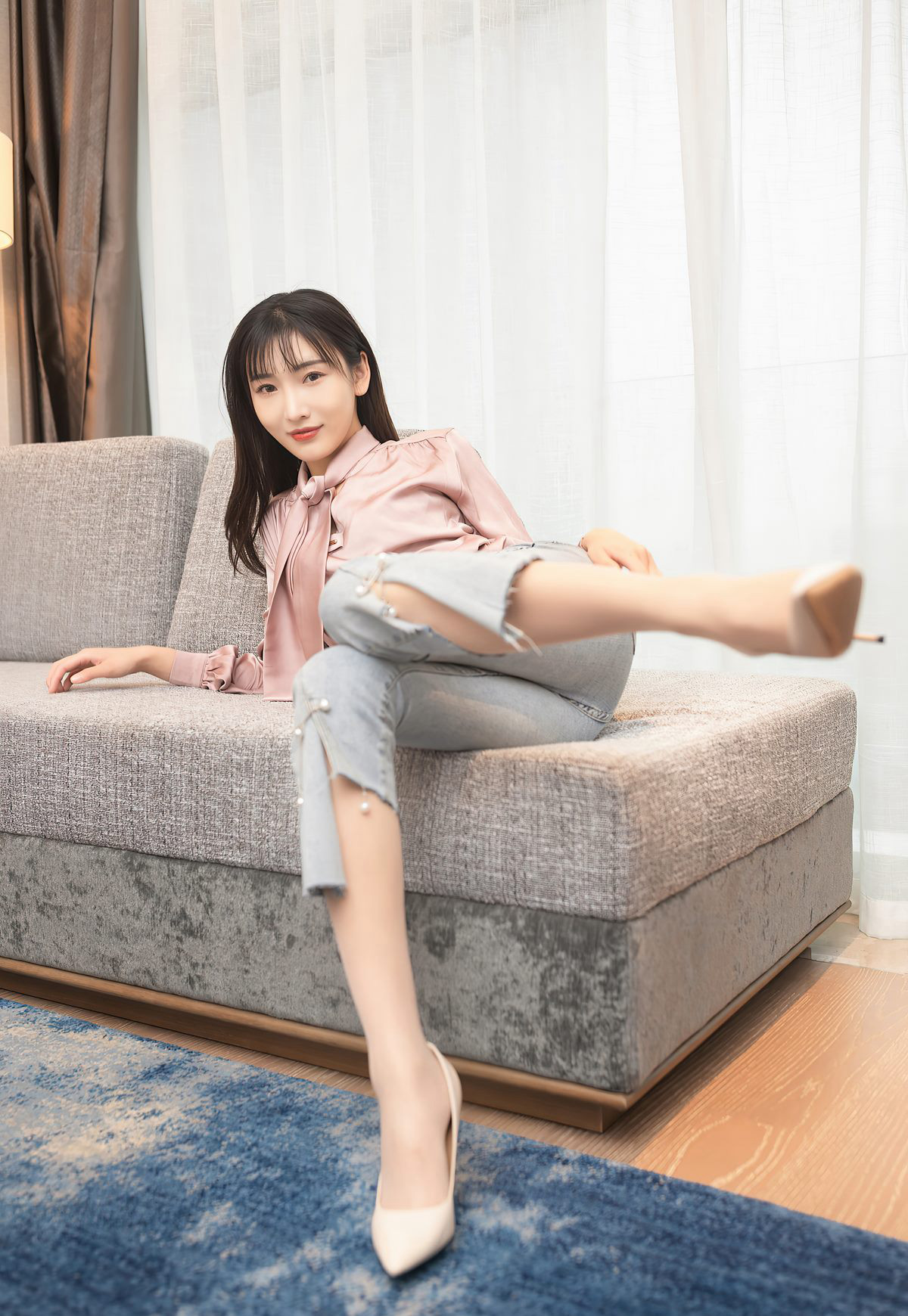 루쑨쑨 섹시한 청바지 살색 스타킹 하이힐 아름다운 발 섹시한 스타킹 벗는 세트图