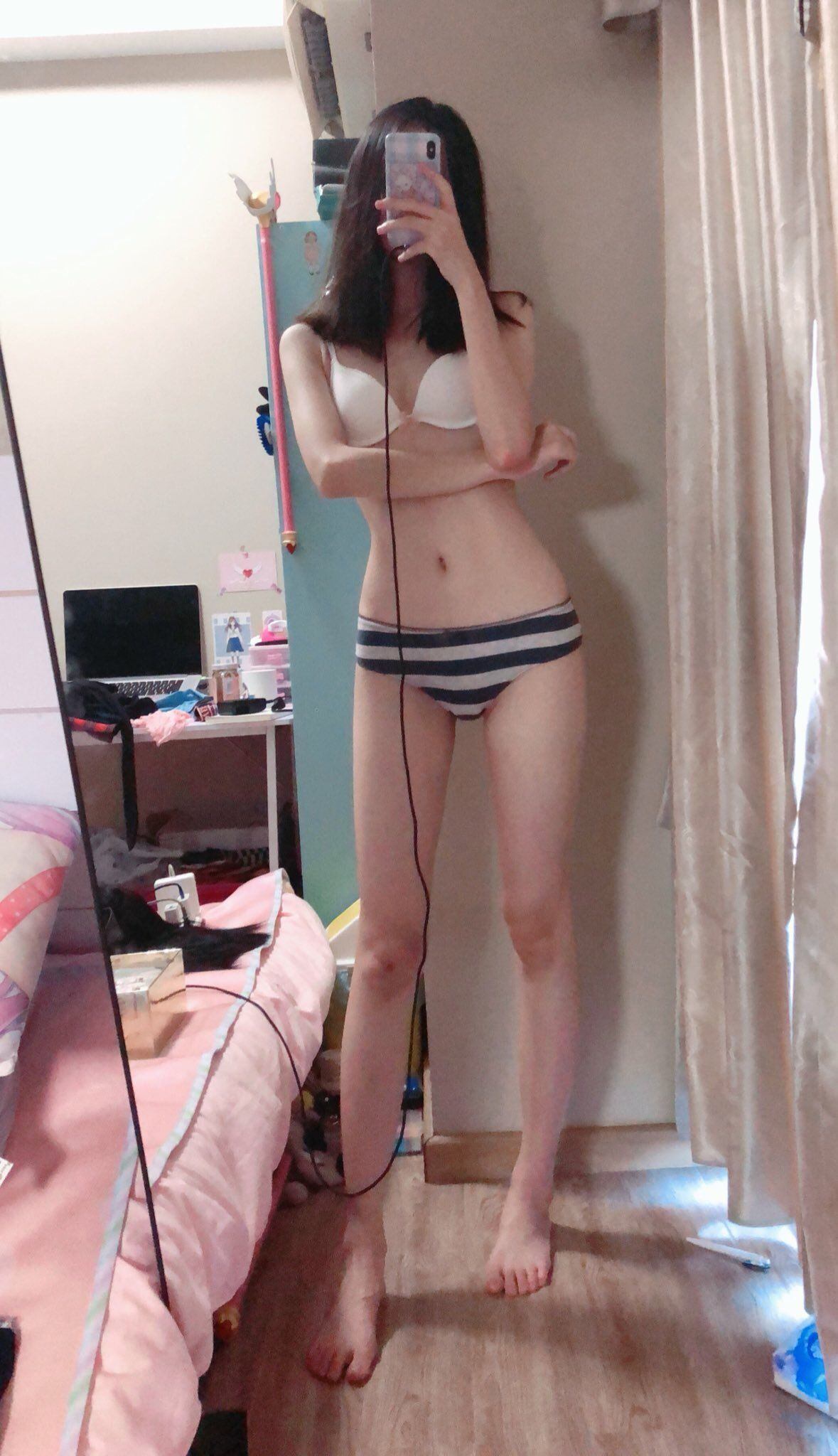 COS 혜택] 멩메이쯔옌장다모왕w - 티셔츠 흰실