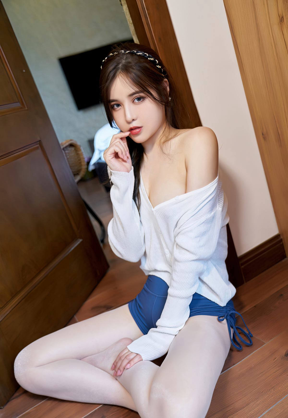 ハン・ジンアンの白いストッキングの美脚、豊満な大胸の美女、高画質の玉足、極品の高く持ち上がったお尻