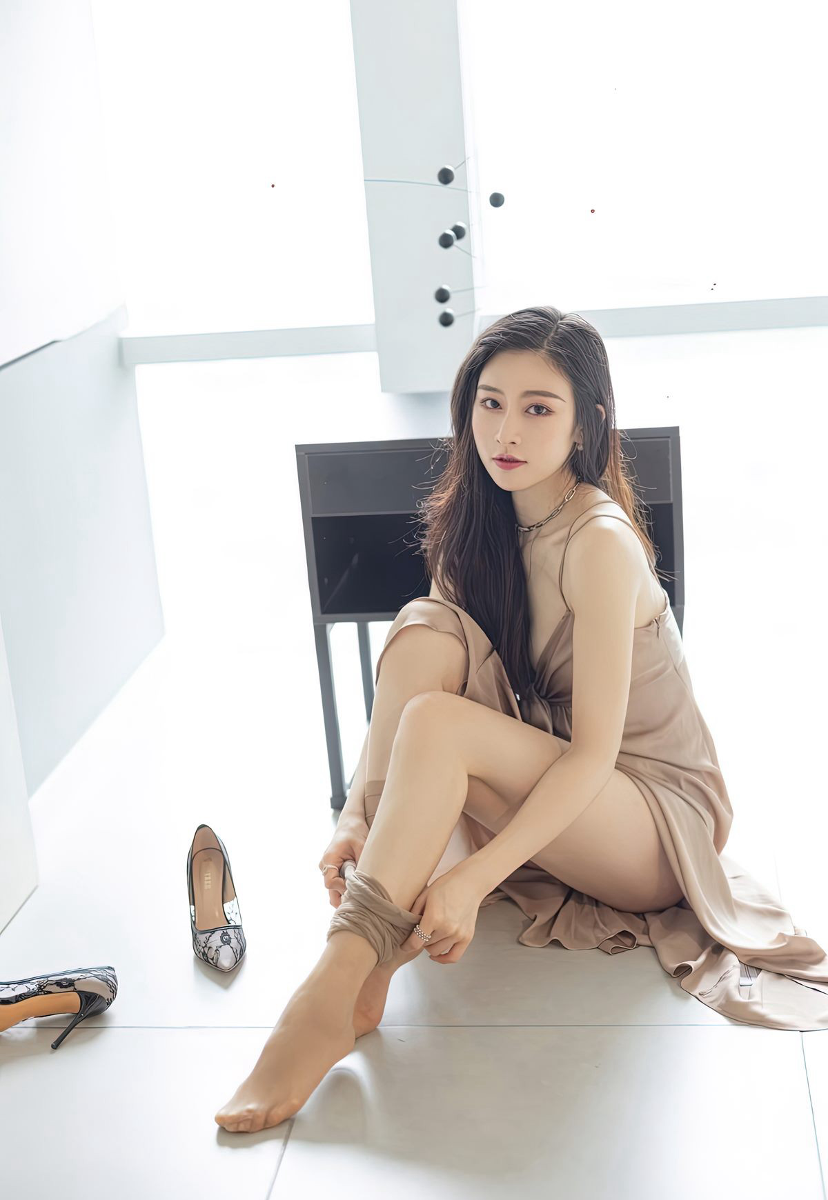 เอมิเช เซ็กซี่เทพธิดา วาเนสซ่า เซ็กซี่สูงส่งสตรีวัยกลางคน ถอดถุงน่อง เนื้อซิลค์ เท้าสวยงาม