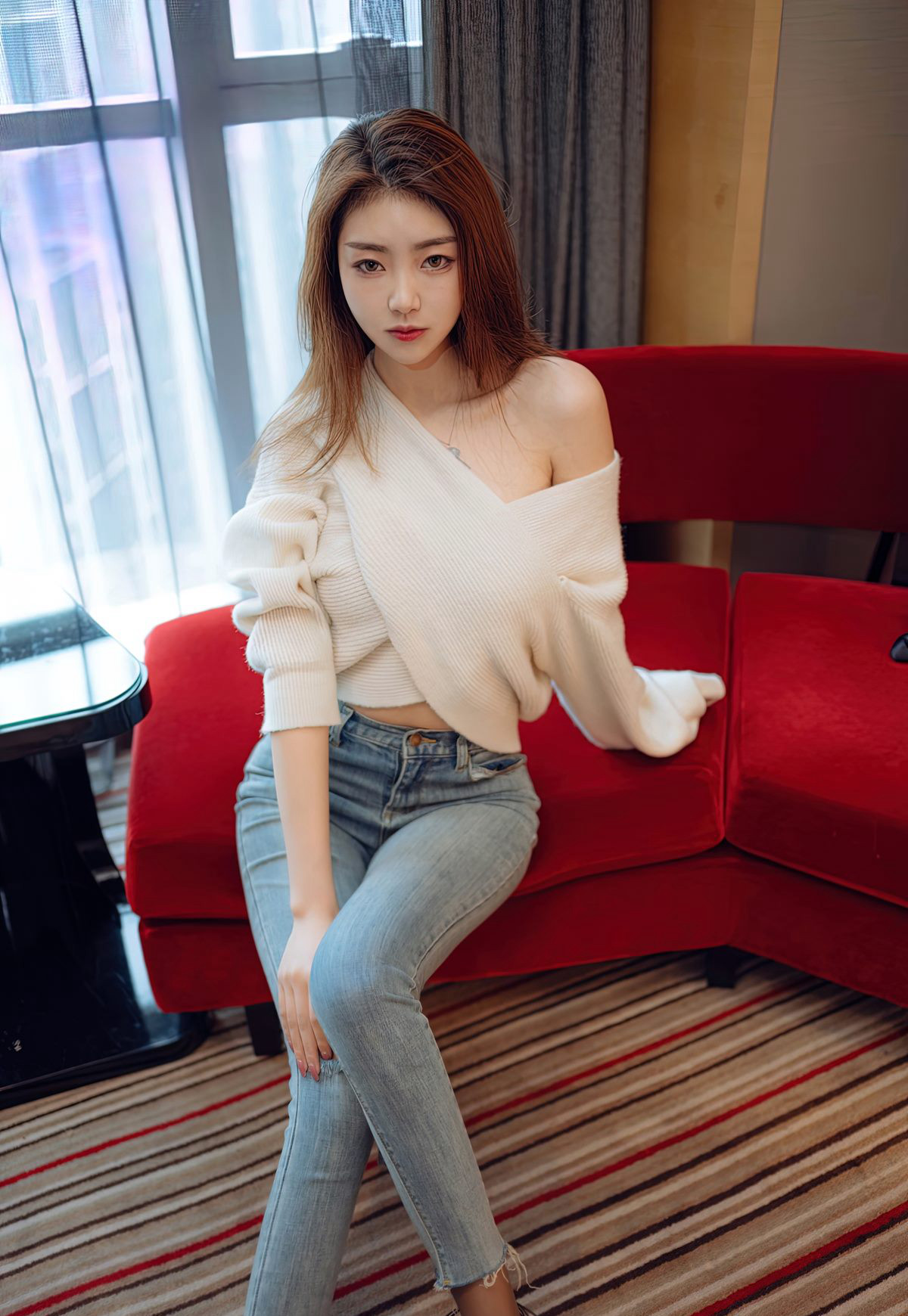 可樂Vicky性感紧身牛仔裤高清翘臀性感肉丝袜高跟