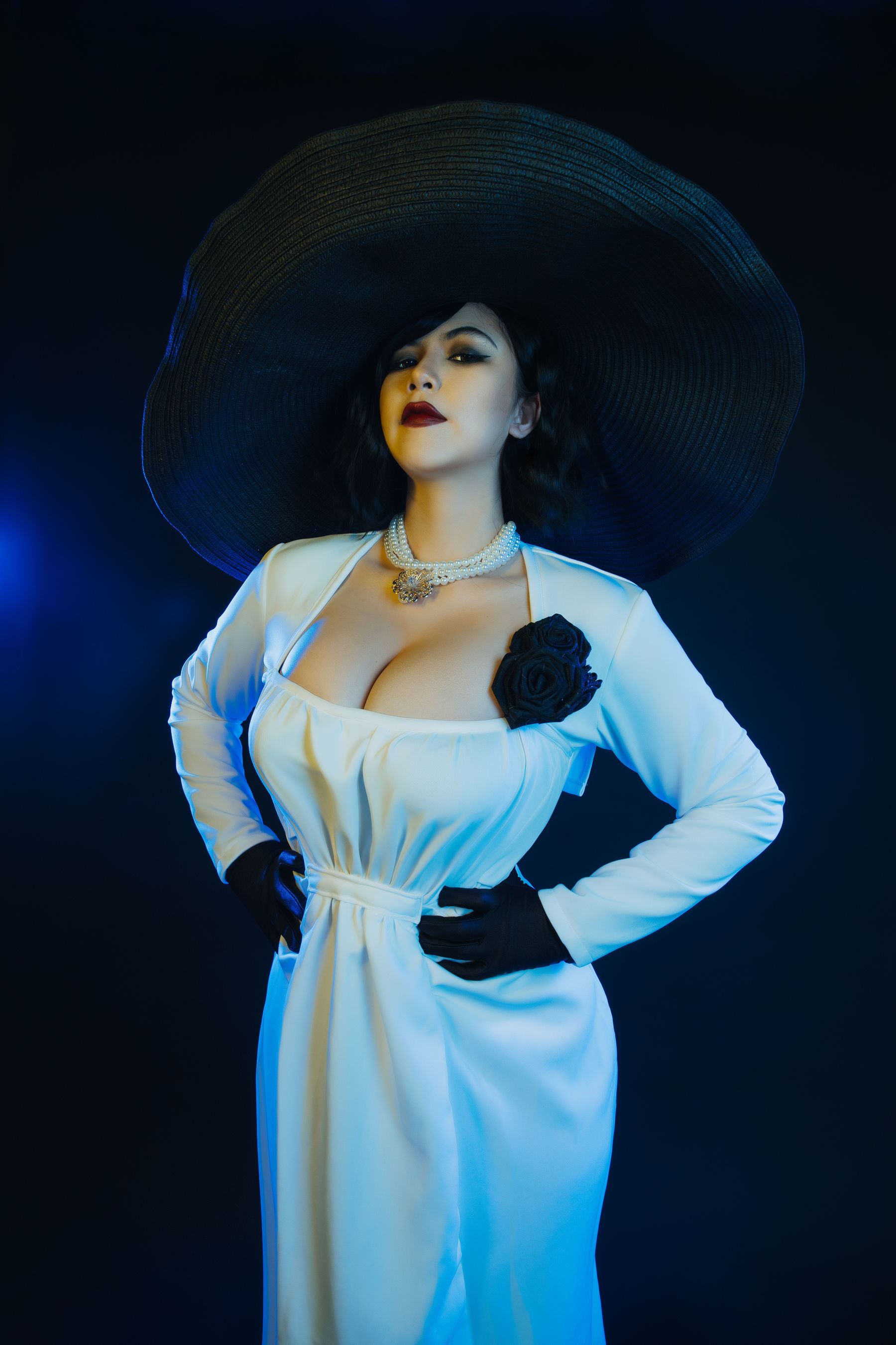 Internet Celebrity Cosplayer Photobook] Uy Uy - Lady Dimitrescu
