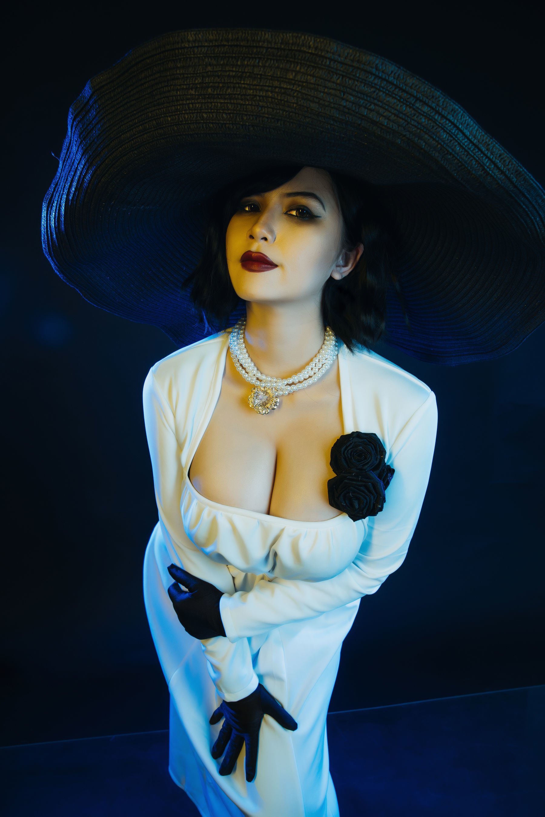 Internet Celebrity Cosplayer Photobook] Uy Uy - Lady Dimitrescu