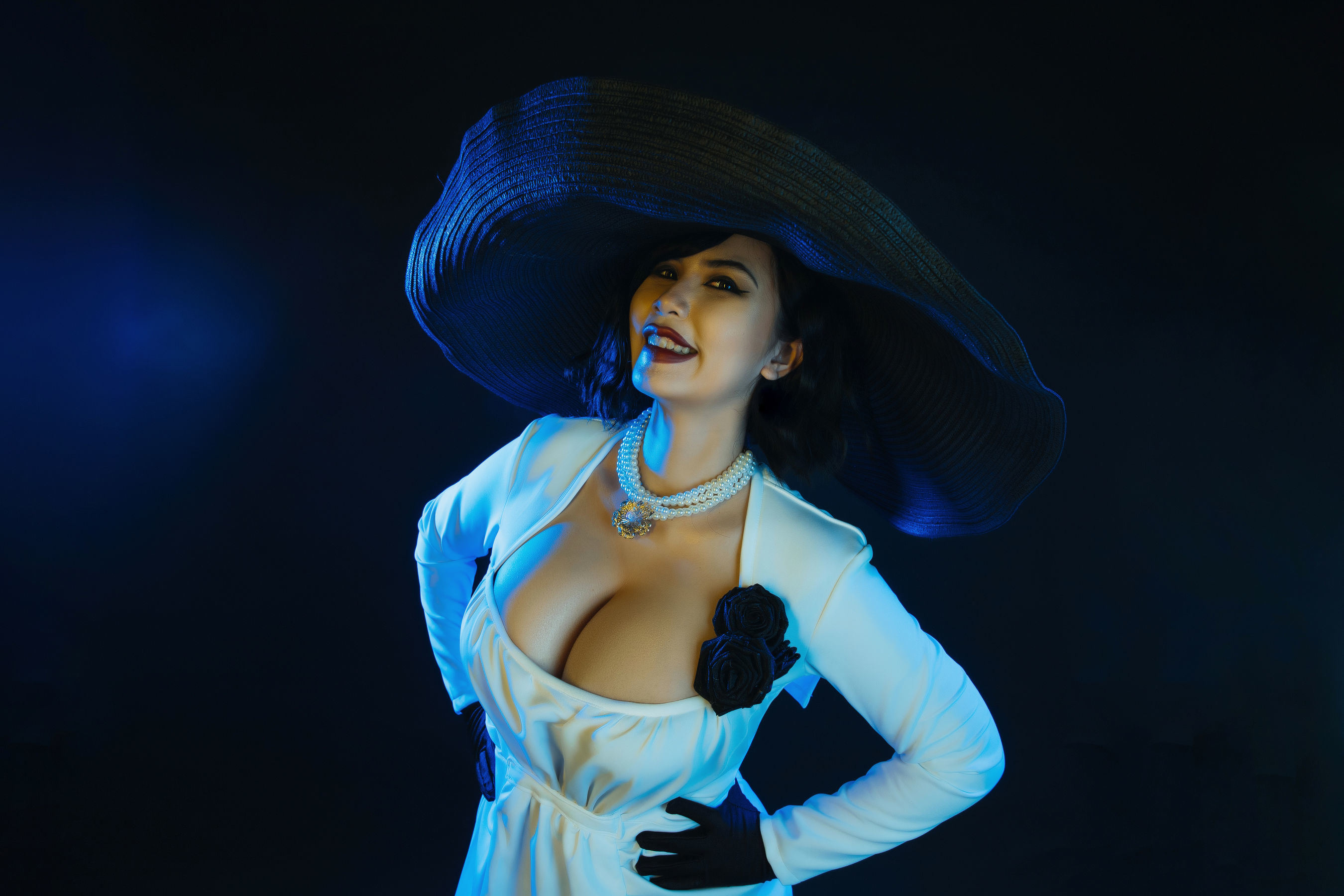 Internet Celebrity Cosplayer Photobook] Uy Uy - Lady Dimitrescu