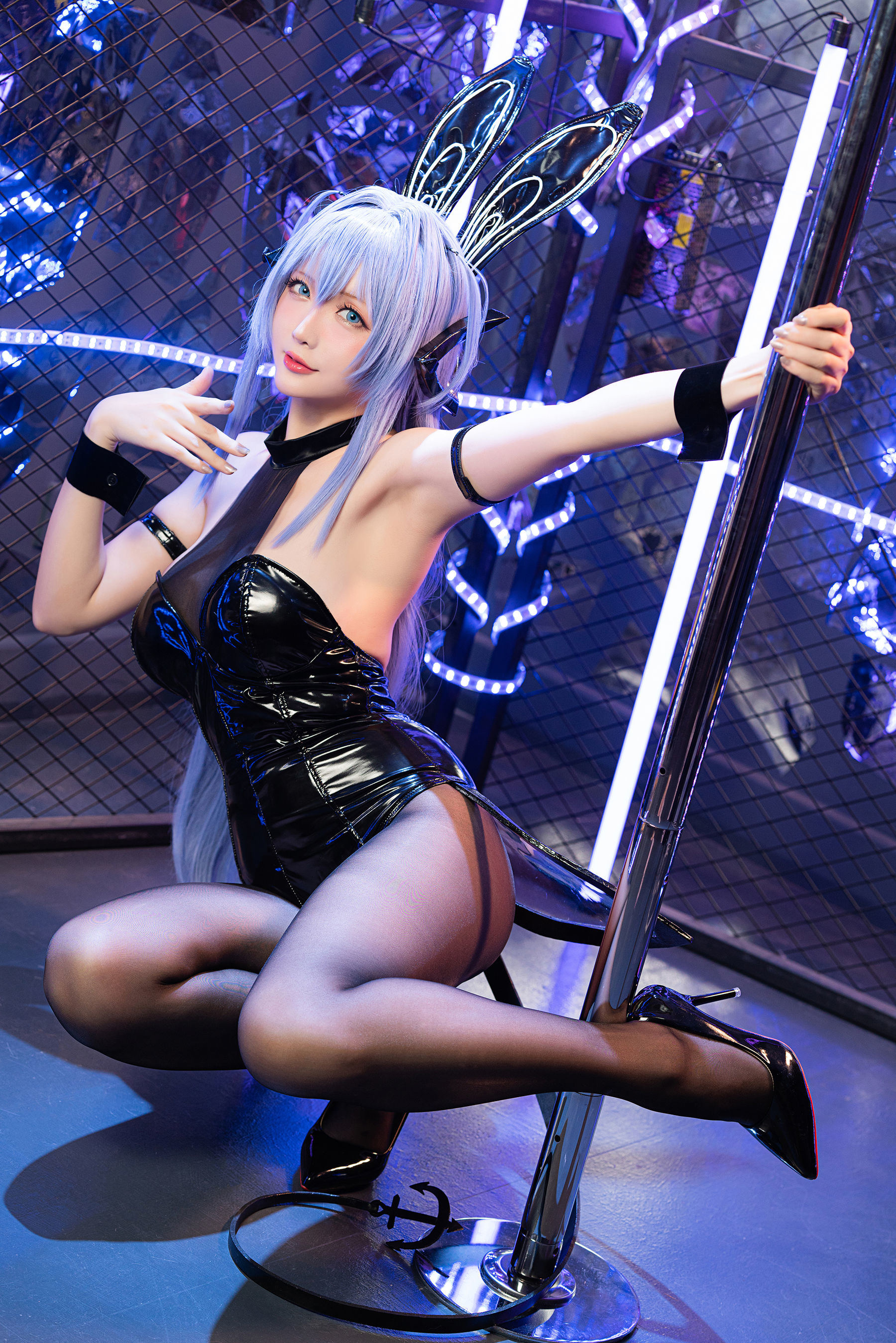 เน็ตไอดอล COSER ภาพถ่าย] Coser小姐姐 ซิงจือชิชิ - สีขาวบริสุทธิ์ และ สีดำสนิท 《สวน》