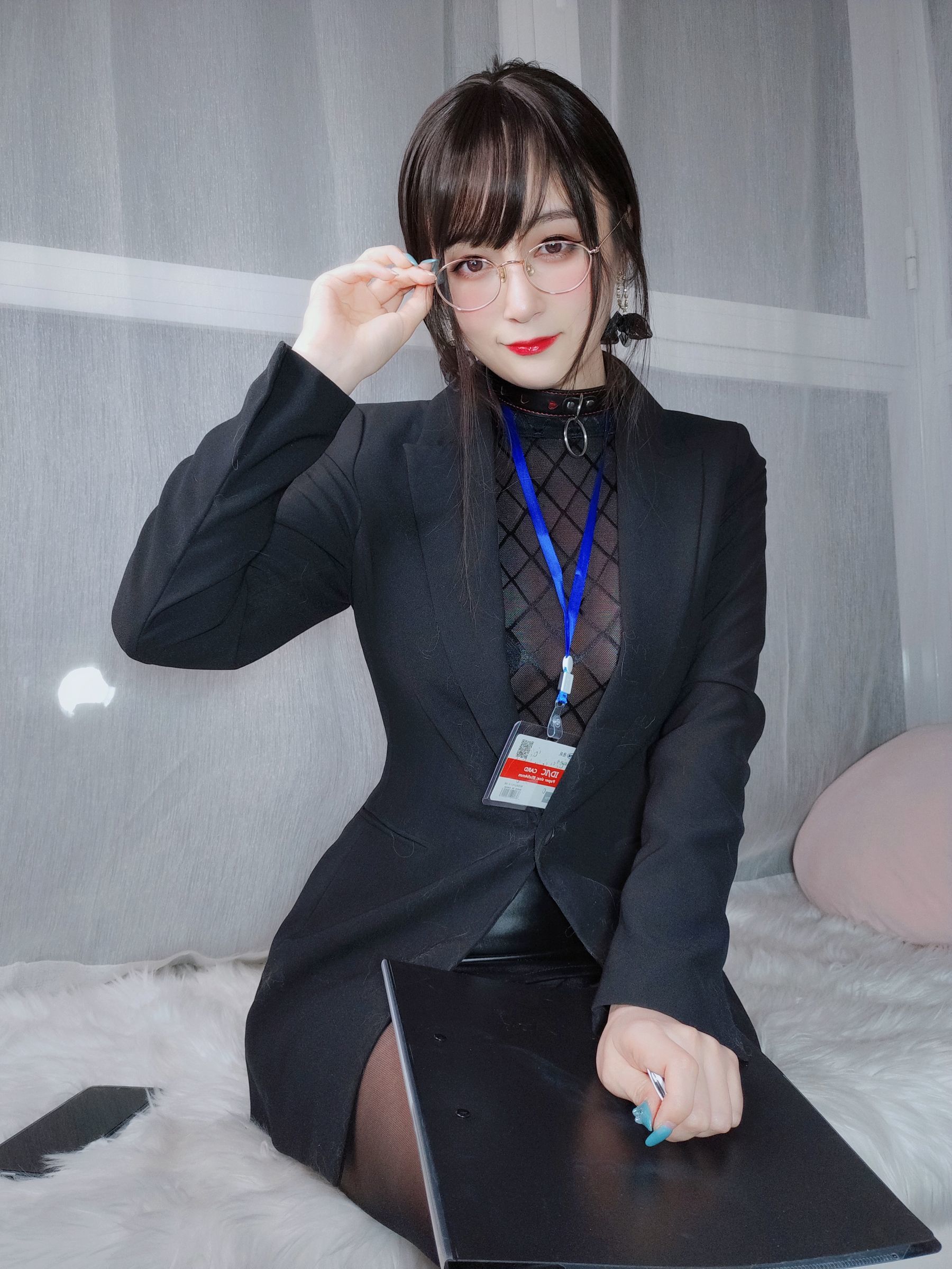 [网红COSER写真] Coser小姐姐白银 - 黑丝情趣