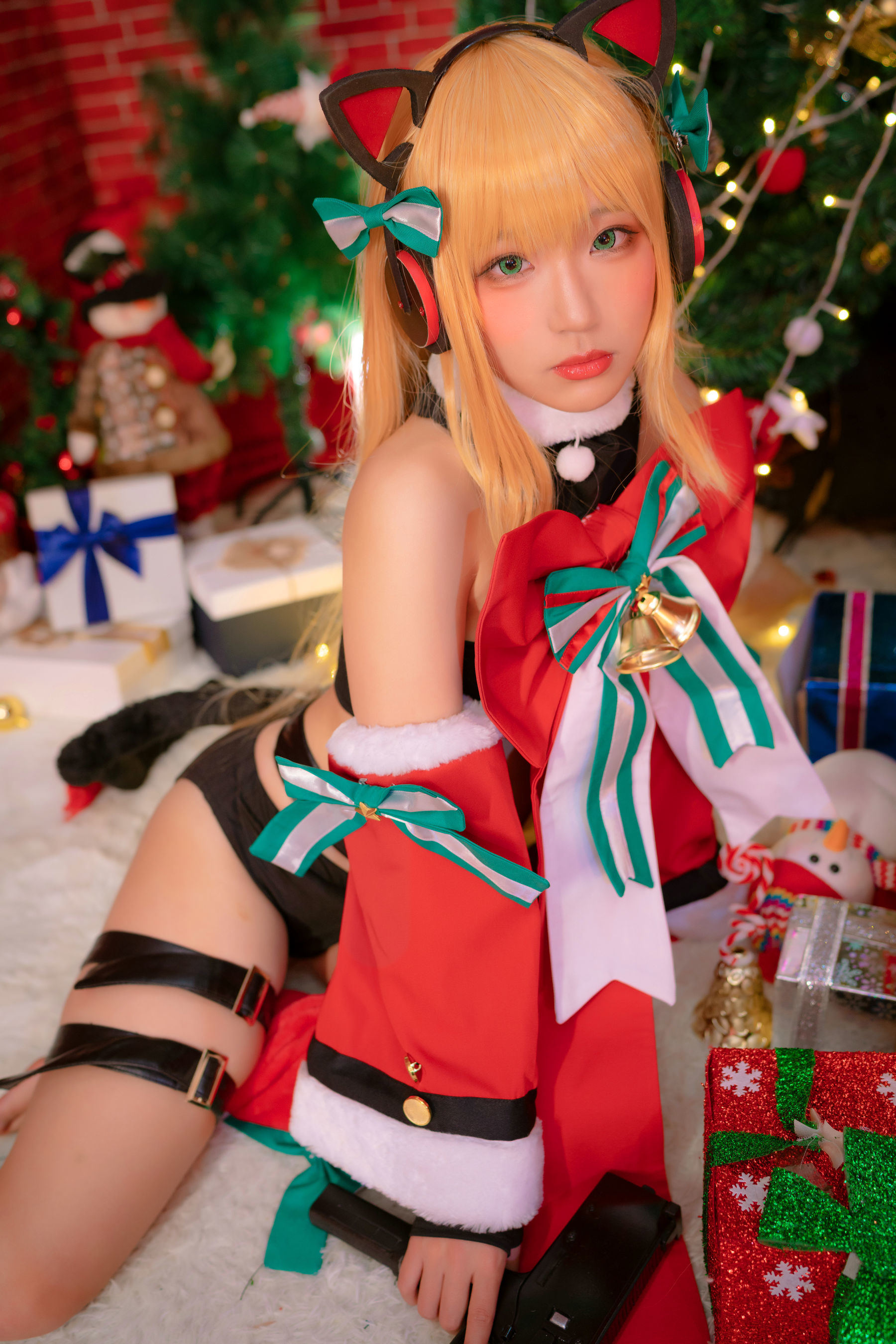 Internet Celebrity Cosplayer Photobook] Anime Blogger Mime Mi Mei - Girls' Frontline TMP Christmas