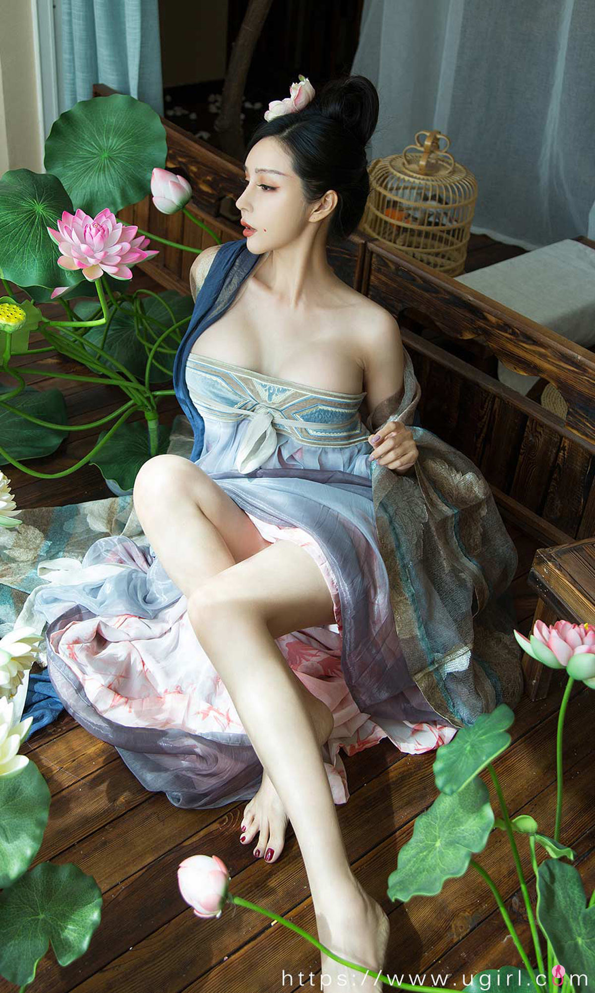 ยูโก๋ชวนไอยูโวUgirls] No.2152 เมิ่งสิบ朵&เทียนปิงปิง&นีเซี่ยวเย่า ชื่อนู่เมิ่ง