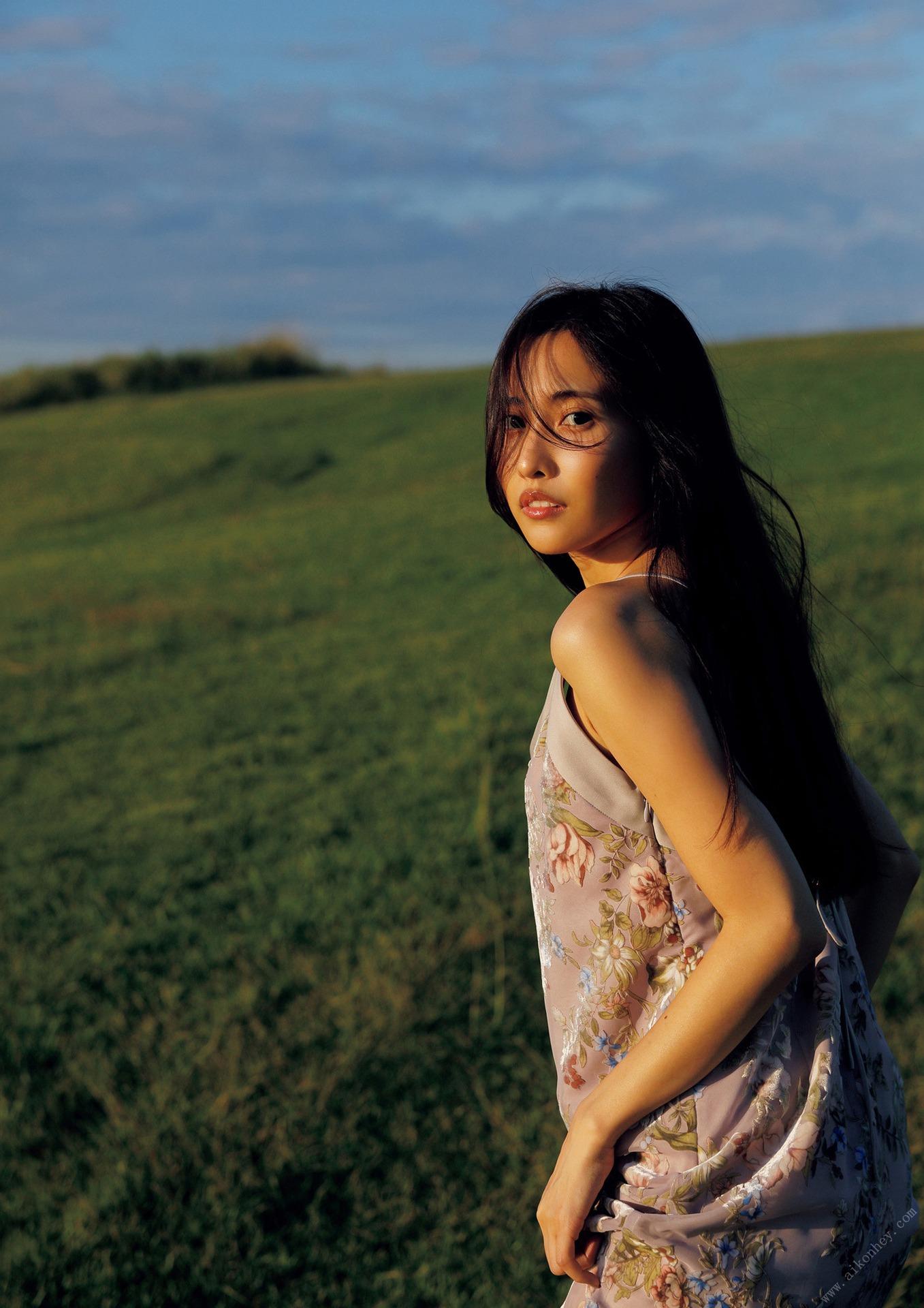 佐野ひなこ写真集「COLORS」 週プレ PHOTO BOOK 145P