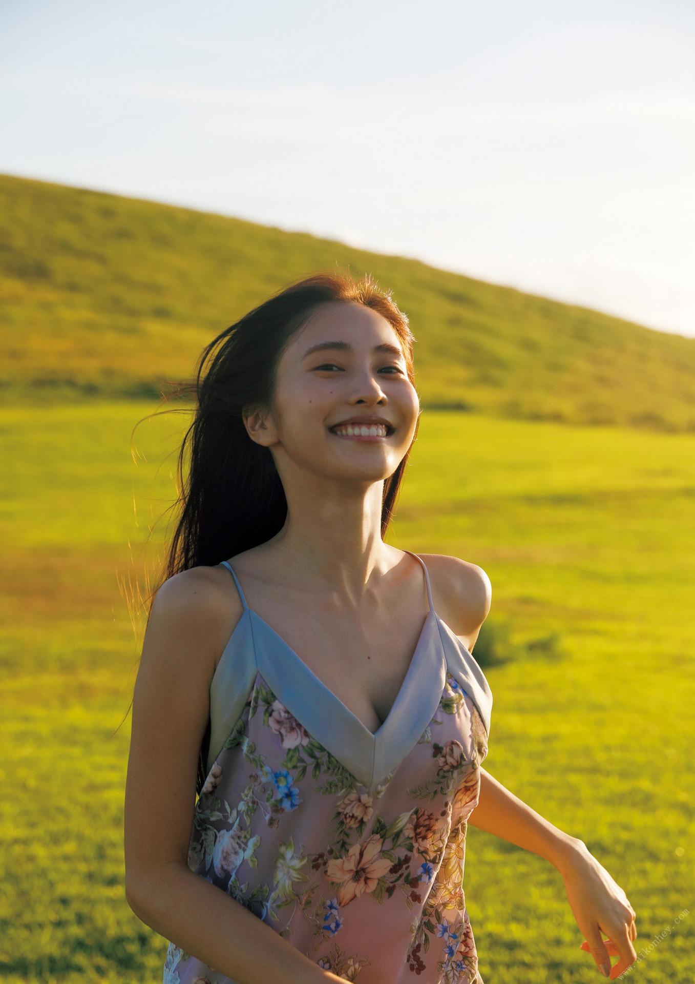 佐野ひなこ写真集「COLORS」 週プレ PHOTO BOOK 145P