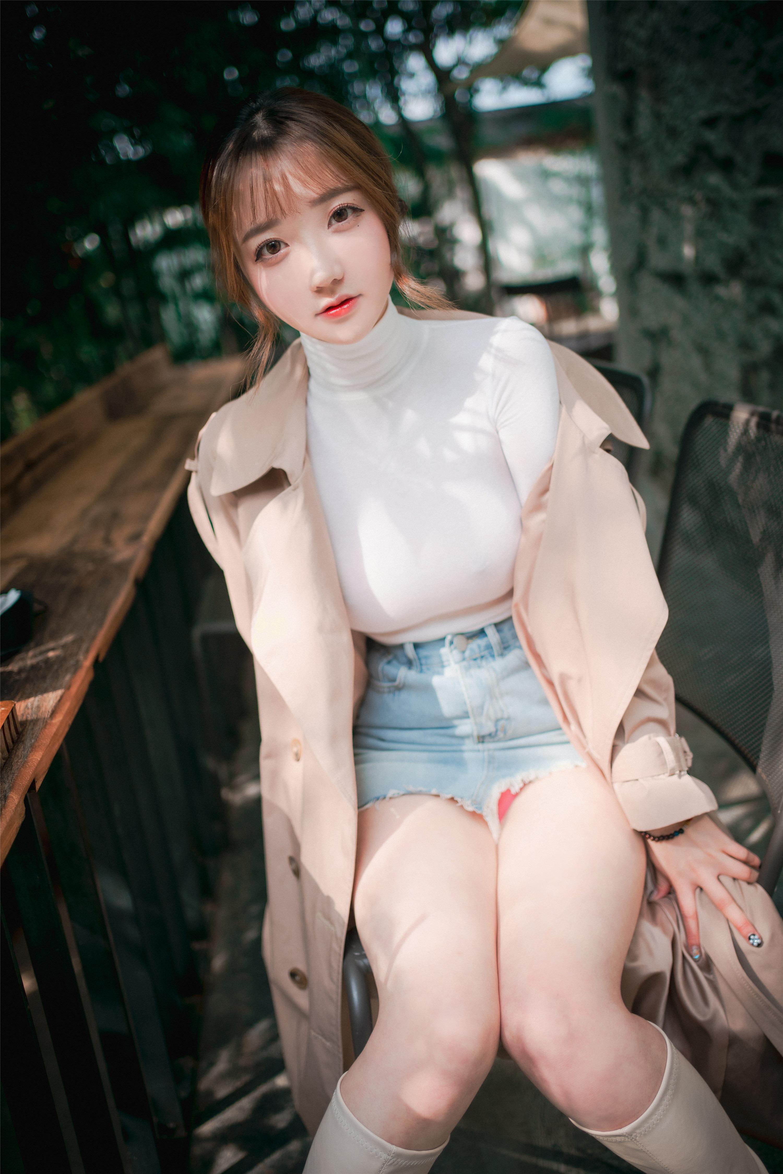 DJAWA Photo – Son Ye-Eun (손예은): “A Snap of Intimacy” 160P
