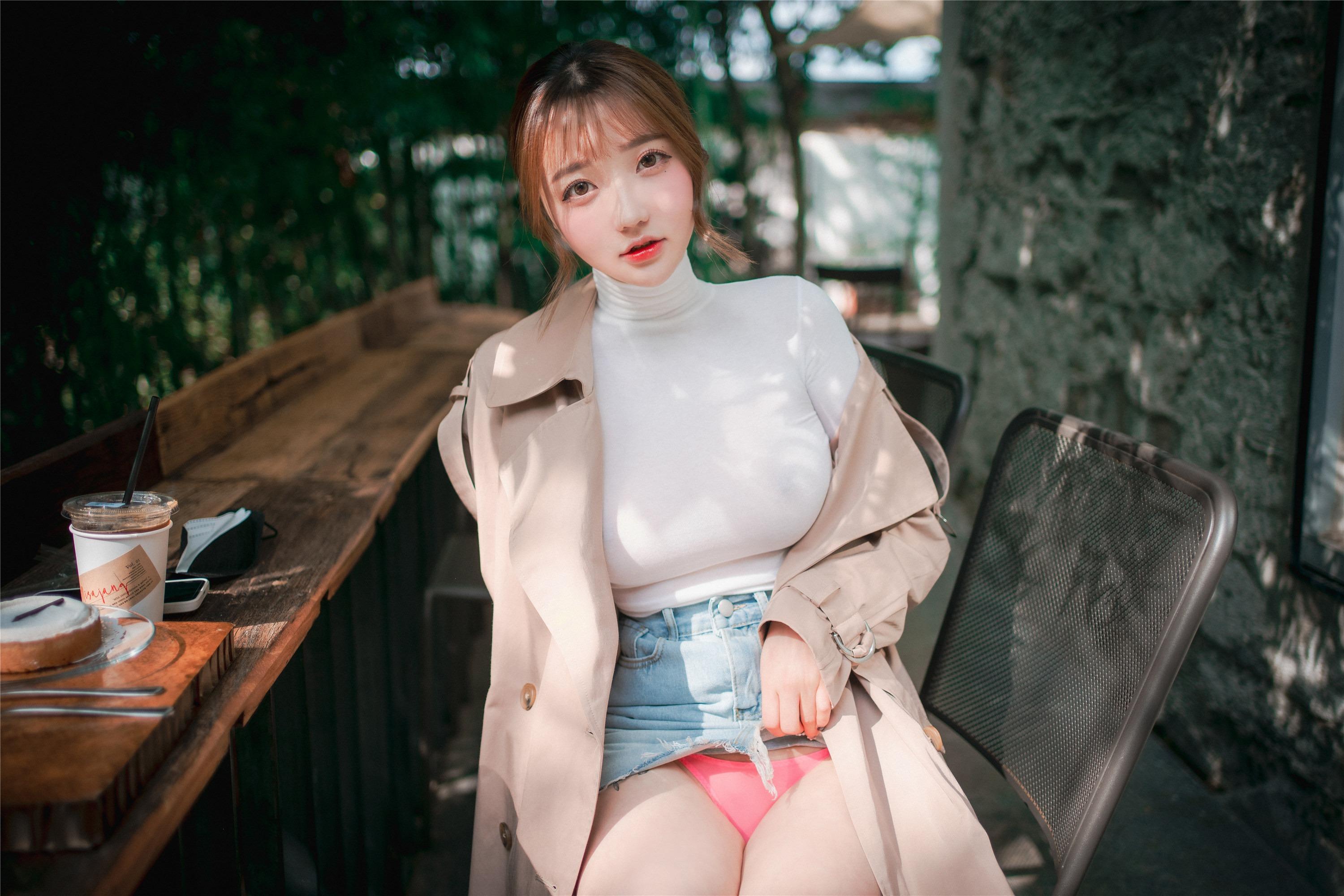 DJAWA Photo – Son Ye-Eun (손예은): “A Snap of Intimacy” 160P